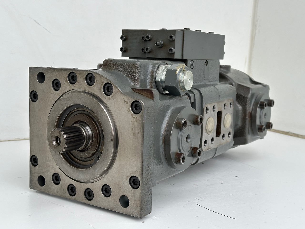 Liebherr Hydraulikdoppelpumpe Typ:LPVD 075. ID-Nr.9076806 - ID-Nr.9279749 - ID-Nr.9880487 - ID-Nr.9073988. A902 IND - A904 IND. #9076806.15495# - Hidraulična pumpa za Građevinski strojevi: slika Liebherr Hydraulikdoppelpumpe Typ:LPVD 075. ID-Nr.9076806 - ID-Nr.9279749 - ID-Nr.9880487 - ID-Nr.9073988. A902 IND - A904 IND. #9076806.15495# - Hidraulična pumpa za Građevinski strojevi Liebherr Hydraulikdoppelpumpe Typ:LPVD 075. ID-Nr.9076806 - ID-Nr.9279749 - ID-Nr.9880487 - ID-Nr.9073988. A902 IND - A904 IND. #9076806.15495# - Hidraulična pumpa za Građevinski strojevi: slika Liebherr Hydraulikdoppelpumpe Typ:LPVD 075. ID-Nr.9076806 - ID-Nr.9279749 - ID-Nr.9880487 - ID-Nr.9073988. A902 IND - A904 IND. #9076806.15495# - Hidraulična pumpa za Građevinski strojevi