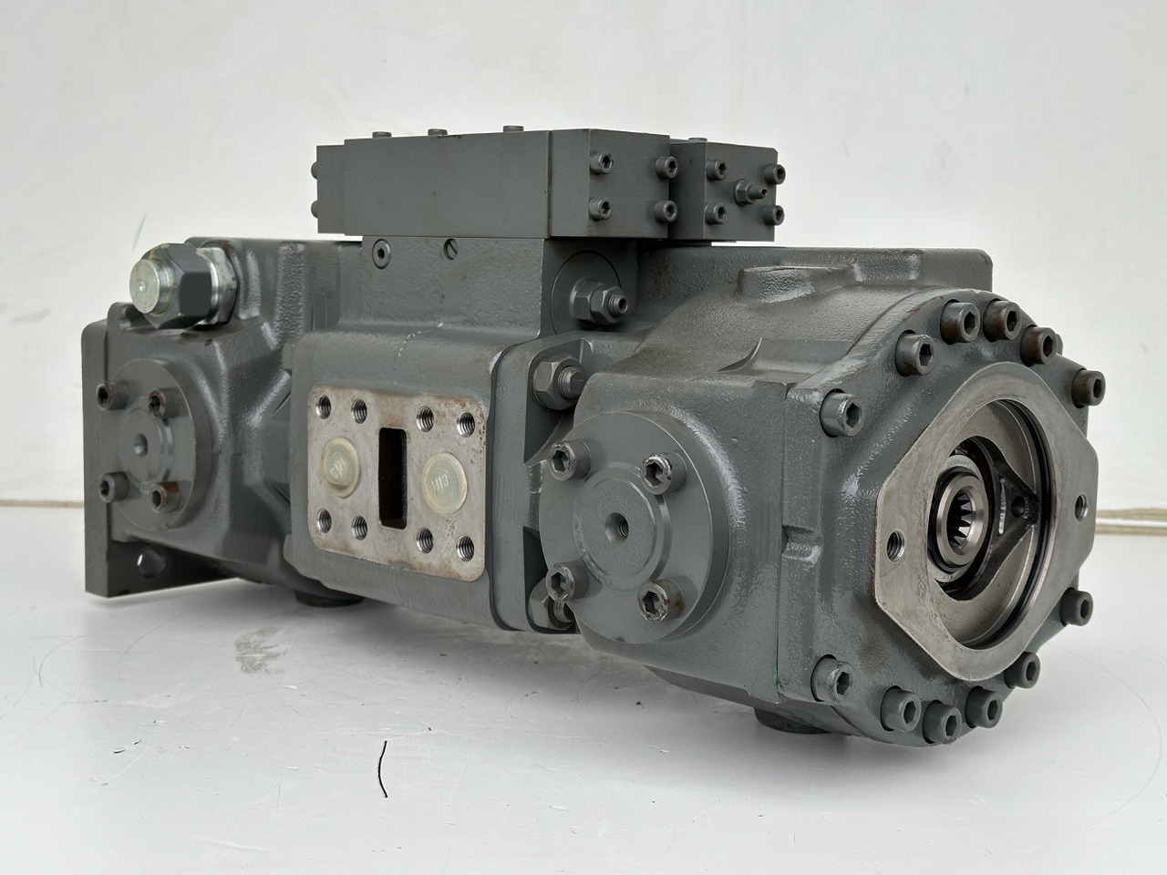 Liebherr Hydraulikdoppelpumpe Typ:LPVD 075. ID-Nr.9076806 - ID-Nr.9279749 - ID-Nr.9880487 - ID-Nr.9073988. A902 IND - A904 IND. #9076806.15495# - Hidraulična pumpa za Građevinski strojevi: slika Liebherr Hydraulikdoppelpumpe Typ:LPVD 075. ID-Nr.9076806 - ID-Nr.9279749 - ID-Nr.9880487 - ID-Nr.9073988. A902 IND - A904 IND. #9076806.15495# - Hidraulična pumpa za Građevinski strojevi Liebherr Hydraulikdoppelpumpe Typ:LPVD 075. ID-Nr.9076806 - ID-Nr.9279749 - ID-Nr.9880487 - ID-Nr.9073988. A902 IND - A904 IND. #9076806.15495# - Hidraulična pumpa za Građevinski strojevi: slika Liebherr Hydraulikdoppelpumpe Typ:LPVD 075. ID-Nr.9076806 - ID-Nr.9279749 - ID-Nr.9880487 - ID-Nr.9073988. A902 IND - A904 IND. #9076806.15495# - Hidraulična pumpa za Građevinski strojevi