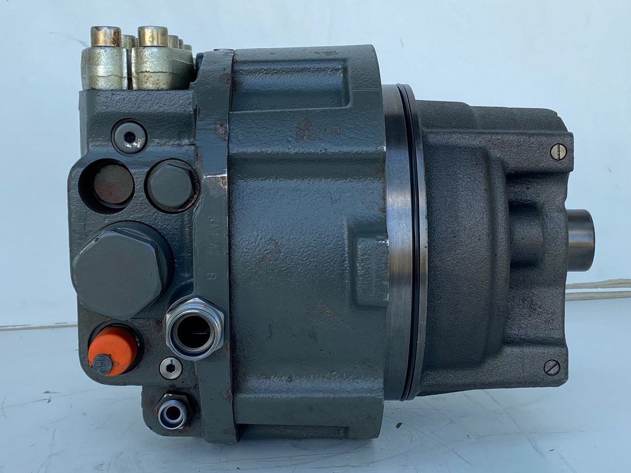Liebherr Hydraulikeinbaumotor CMVE O 108. ID-Nr.10118562 - ID-Nr.10132610 - ID-Nr.10129048. LOS1916, LOS916, LOS926, R906, R916, R918, R920, R922, R924, R926COMP, R926, R936. #27979# - Hidraulični motor za Bager gusjeničar: slika Liebherr Hydraulikeinbaumotor CMVE O 108. ID-Nr.10118562 - ID-Nr.10132610 - ID-Nr.10129048. LOS1916, LOS916, LOS926, R906, R916, R918, R920, R922, R924, R926COMP, R926, R936. #27979# - Hidraulični motor za Bager gusjeničar Liebherr Hydraulikeinbaumotor CMVE O 108. ID-Nr.10118562 - ID-Nr.10132610 - ID-Nr.10129048. LOS1916, LOS916, LOS926, R906, R916, R918, R920, R922, R924, R926COMP, R926, R936. #27979# - Hidraulični motor za Bager gusjeničar: slika Liebherr Hydraulikeinbaumotor CMVE O 108. ID-Nr.10118562 - ID-Nr.10132610 - ID-Nr.10129048. LOS1916, LOS916, LOS926, R906, R916, R918, R920, R922, R924, R926COMP, R926, R936. #27979# - Hidraulični motor za Bager gusjeničar