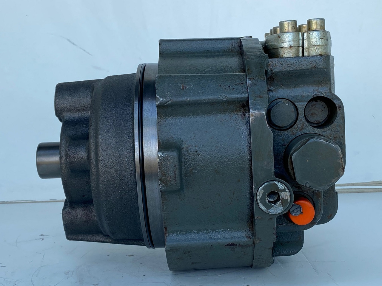 Liebherr Hydraulikeinbaumotor CMVE O 108. ID-Nr.10118562 - ID-Nr.10132610 - ID-Nr.10129048. LOS1916, LOS916, LOS926, R906, R916, R918, R920, R922, R924, R926COMP, R926, R936. #27979# - Hidraulični motor za Bager gusjeničar: slika Liebherr Hydraulikeinbaumotor CMVE O 108. ID-Nr.10118562 - ID-Nr.10132610 - ID-Nr.10129048. LOS1916, LOS916, LOS926, R906, R916, R918, R920, R922, R924, R926COMP, R926, R936. #27979# - Hidraulični motor za Bager gusjeničar Liebherr Hydraulikeinbaumotor CMVE O 108. ID-Nr.10118562 - ID-Nr.10132610 - ID-Nr.10129048. LOS1916, LOS916, LOS926, R906, R916, R918, R920, R922, R924, R926COMP, R926, R936. #27979# - Hidraulični motor za Bager gusjeničar: slika Liebherr Hydraulikeinbaumotor CMVE O 108. ID-Nr.10118562 - ID-Nr.10132610 - ID-Nr.10129048. LOS1916, LOS916, LOS926, R906, R916, R918, R920, R922, R924, R926COMP, R926, R936. #27979# - Hidraulični motor za Bager gusjeničar
