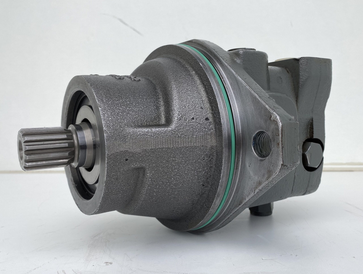 Liebherr Hydraulikeinbaumotor FMF045, ID-Nr.10132702. A924,LH30C,LH30M,LH35M,LH35MT,LH40C,LH40CP,LH40M,LH40MP,LH50CHR,LH50M,LH50MHR,LH50MT. #07110# - Hidraulični motor za Bager na kotačima: slika Liebherr Hydraulikeinbaumotor FMF045, ID-Nr.10132702. A924,LH30C,LH30M,LH35M,LH35MT,LH40C,LH40CP,LH40M,LH40MP,LH50CHR,LH50M,LH50MHR,LH50MT. #07110# - Hidraulični motor za Bager na kotačima Liebherr Hydraulikeinbaumotor FMF045, ID-Nr.10132702. A924,LH30C,LH30M,LH35M,LH35MT,LH40C,LH40CP,LH40M,LH40MP,LH50CHR,LH50M,LH50MHR,LH50MT. #07110# - Hidraulični motor za Bager na kotačima: slika Liebherr Hydraulikeinbaumotor FMF045, ID-Nr.10132702. A924,LH30C,LH30M,LH35M,LH35MT,LH40C,LH40CP,LH40M,LH40MP,LH50CHR,LH50M,LH50MHR,LH50MT. #07110# - Hidraulični motor za Bager na kotačima