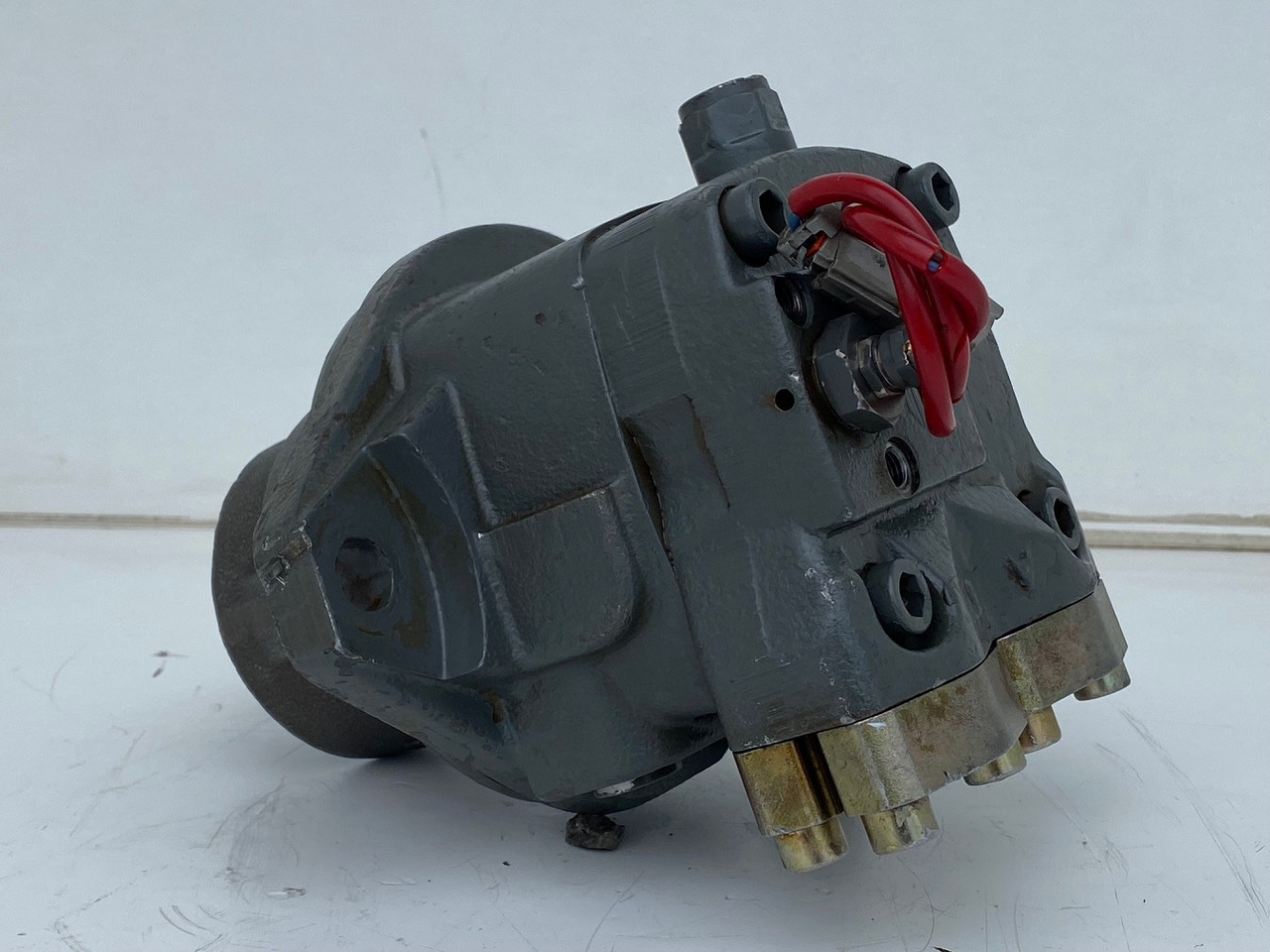 Liebherr Hydraulikeinbaumotor FMF045, ID-Nr.10132702. A924, LH30C, LH30M, LH35M, LH35MT, LH40C, LH40CP, LH40M, LH40MP, LH50CHR, LH50M, LH50MHR, LH50MT. #33179# - Hidraulični motor za Bager na kotačima: slika Liebherr Hydraulikeinbaumotor FMF045, ID-Nr.10132702. A924, LH30C, LH30M, LH35M, LH35MT, LH40C, LH40CP, LH40M, LH40MP, LH50CHR, LH50M, LH50MHR, LH50MT. #33179# - Hidraulični motor za Bager na kotačima Liebherr Hydraulikeinbaumotor FMF045, ID-Nr.10132702. A924, LH30C, LH30M, LH35M, LH35MT, LH40C, LH40CP, LH40M, LH40MP, LH50CHR, LH50M, LH50MHR, LH50MT. #33179# - Hidraulični motor za Bager na kotačima: slika Liebherr Hydraulikeinbaumotor FMF045, ID-Nr.10132702. A924, LH30C, LH30M, LH35M, LH35MT, LH40C, LH40CP, LH40M, LH40MP, LH50CHR, LH50M, LH50MHR, LH50MT. #33179# - Hidraulični motor za Bager na kotačima