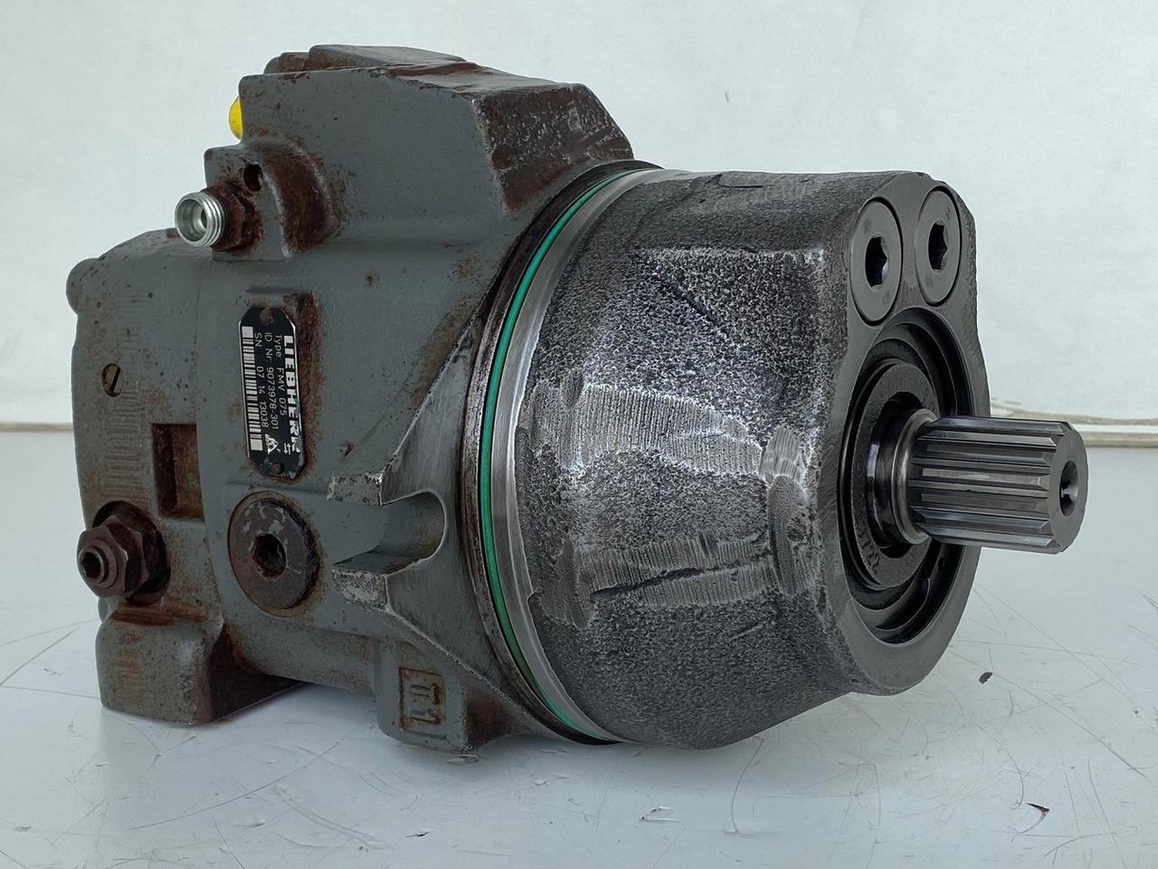 Liebherr Hydraulikeinbaumotor FMV075, ID-Nr.9073978. LOS914, LOS924, R902, R904, R912, R914, R922, R924, R924 COMP, R924 COMPA. #13038# - Hidraulični motor za Bager gusjeničar: slika Liebherr Hydraulikeinbaumotor FMV075, ID-Nr.9073978. LOS914, LOS924, R902, R904, R912, R914, R922, R924, R924 COMP, R924 COMPA. #13038# - Hidraulični motor za Bager gusjeničar Liebherr Hydraulikeinbaumotor FMV075, ID-Nr.9073978. LOS914, LOS924, R902, R904, R912, R914, R922, R924, R924 COMP, R924 COMPA. #13038# - Hidraulični motor za Bager gusjeničar: slika Liebherr Hydraulikeinbaumotor FMV075, ID-Nr.9073978. LOS914, LOS924, R902, R904, R912, R914, R922, R924, R924 COMP, R924 COMPA. #13038# - Hidraulični motor za Bager gusjeničar
