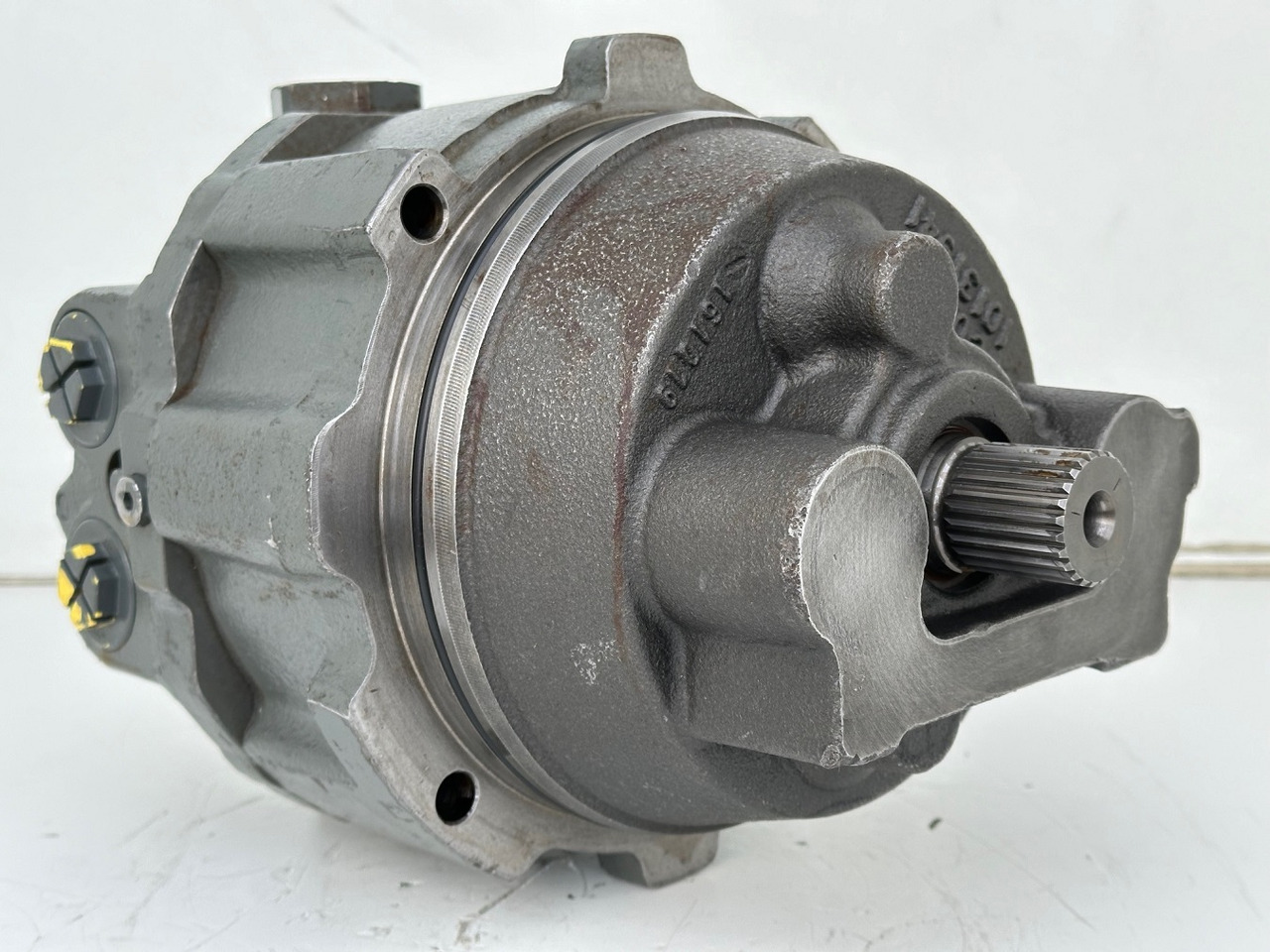 Liebherr Hydraulikeinbaumotor LH46VE 085. ID-Nr.12421312 - ID-Nr.12881023. LO1926, LOS926 K-LC, R922, R924, R926, R926 K-LC, R930 T. #20.38.0978# - Hidraulični motor za Građevinski strojevi: slika Liebherr Hydraulikeinbaumotor LH46VE 085. ID-Nr.12421312 - ID-Nr.12881023. LO1926, LOS926 K-LC, R922, R924, R926, R926 K-LC, R930 T. #20.38.0978# - Hidraulični motor za Građevinski strojevi Liebherr Hydraulikeinbaumotor LH46VE 085. ID-Nr.12421312 - ID-Nr.12881023. LO1926, LOS926 K-LC, R922, R924, R926, R926 K-LC, R930 T. #20.38.0978# - Hidraulični motor za Građevinski strojevi: slika Liebherr Hydraulikeinbaumotor LH46VE 085. ID-Nr.12421312 - ID-Nr.12881023. LO1926, LOS926 K-LC, R922, R924, R926, R926 K-LC, R930 T. #20.38.0978# - Hidraulični motor za Građevinski strojevi