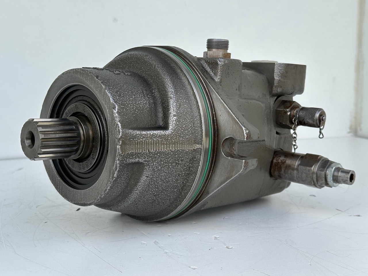 Liebherr Hydraulikeinbaumotor Typ:FMF058, ID-Nr.10122576 - ID-Nr.10145827 - ID-Nr.11371069. LOS1906, P924 COMP , R906, R906 PROTO, R916, R922, R924, R924 COMP, R926 COMP, R926 K LC. #11371069.43199# - Motor okretanja za Građevinski strojevi: slika Liebherr Hydraulikeinbaumotor Typ:FMF058, ID-Nr.10122576 - ID-Nr.10145827 - ID-Nr.11371069. LOS1906, P924 COMP , R906, R906 PROTO, R916, R922, R924, R924 COMP, R926 COMP, R926 K LC. #11371069.43199# - Motor okretanja za Građevinski strojevi Liebherr Hydraulikeinbaumotor Typ:FMF058, ID-Nr.10122576 - ID-Nr.10145827 - ID-Nr.11371069. LOS1906, P924 COMP , R906, R906 PROTO, R916, R922, R924, R924 COMP, R926 COMP, R926 K LC. #11371069.43199# - Motor okretanja za Građevinski strojevi: slika Liebherr Hydraulikeinbaumotor Typ:FMF058, ID-Nr.10122576 - ID-Nr.10145827 - ID-Nr.11371069. LOS1906, P924 COMP , R906, R906 PROTO, R916, R922, R924, R924 COMP, R926 COMP, R926 K LC. #11371069.43199# - Motor okretanja za Građevinski strojevi