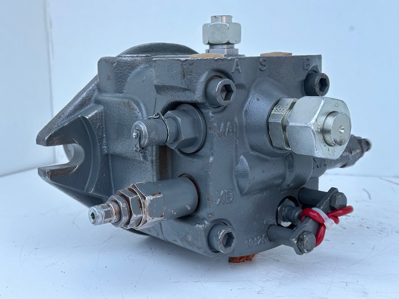 Liebherr Hydraulikeinbaumotor Typ:FMF090. ID-Nr.10139164 - ID-Nr.11371743. R946 LC, R946 LC-V, R946 NLC, R946 S-HD, R950 LC-V, R950 S-HD, R950. #11371743.11929# - Motor okretanja za Bager: slika Liebherr Hydraulikeinbaumotor Typ:FMF090. ID-Nr.10139164 - ID-Nr.11371743. R946 LC, R946 LC-V, R946 NLC, R946 S-HD, R950 LC-V, R950 S-HD, R950. #11371743.11929# - Motor okretanja za Bager Liebherr Hydraulikeinbaumotor Typ:FMF090. ID-Nr.10139164 - ID-Nr.11371743. R946 LC, R946 LC-V, R946 NLC, R946 S-HD, R950 LC-V, R950 S-HD, R950. #11371743.11929# - Motor okretanja za Bager: slika Liebherr Hydraulikeinbaumotor Typ:FMF090. ID-Nr.10139164 - ID-Nr.11371743. R946 LC, R946 LC-V, R946 NLC, R946 S-HD, R950 LC-V, R950 S-HD, R950. #11371743.11929# - Motor okretanja za Bager