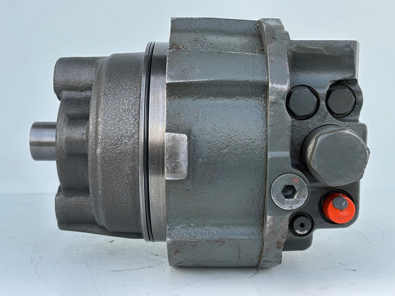Liebherr Hydraulikeinbaumotor Typ:LH46VE 108. ID-Nr.11428178 . LOS926-1715,R926-1715,R928-1715,R930-1716,R934-1550,R936K-LC,R936K-NLC,R936K-SLC,R938. #11428178.0663# - Reduktor pogona za Građevinski strojevi: slika Liebherr Hydraulikeinbaumotor Typ:LH46VE 108. ID-Nr.11428178 . LOS926-1715,R926-1715,R928-1715,R930-1716,R934-1550,R936K-LC,R936K-NLC,R936K-SLC,R938. #11428178.0663# - Reduktor pogona za Građevinski strojevi Liebherr Hydraulikeinbaumotor Typ:LH46VE 108. ID-Nr.11428178 . LOS926-1715,R926-1715,R928-1715,R930-1716,R934-1550,R936K-LC,R936K-NLC,R936K-SLC,R938. #11428178.0663# - Reduktor pogona za Građevinski strojevi: slika Liebherr Hydraulikeinbaumotor Typ:LH46VE 108. ID-Nr.11428178 . LOS926-1715,R926-1715,R928-1715,R930-1716,R934-1550,R936K-LC,R936K-NLC,R936K-SLC,R938. #11428178.0663# - Reduktor pogona za Građevinski strojevi