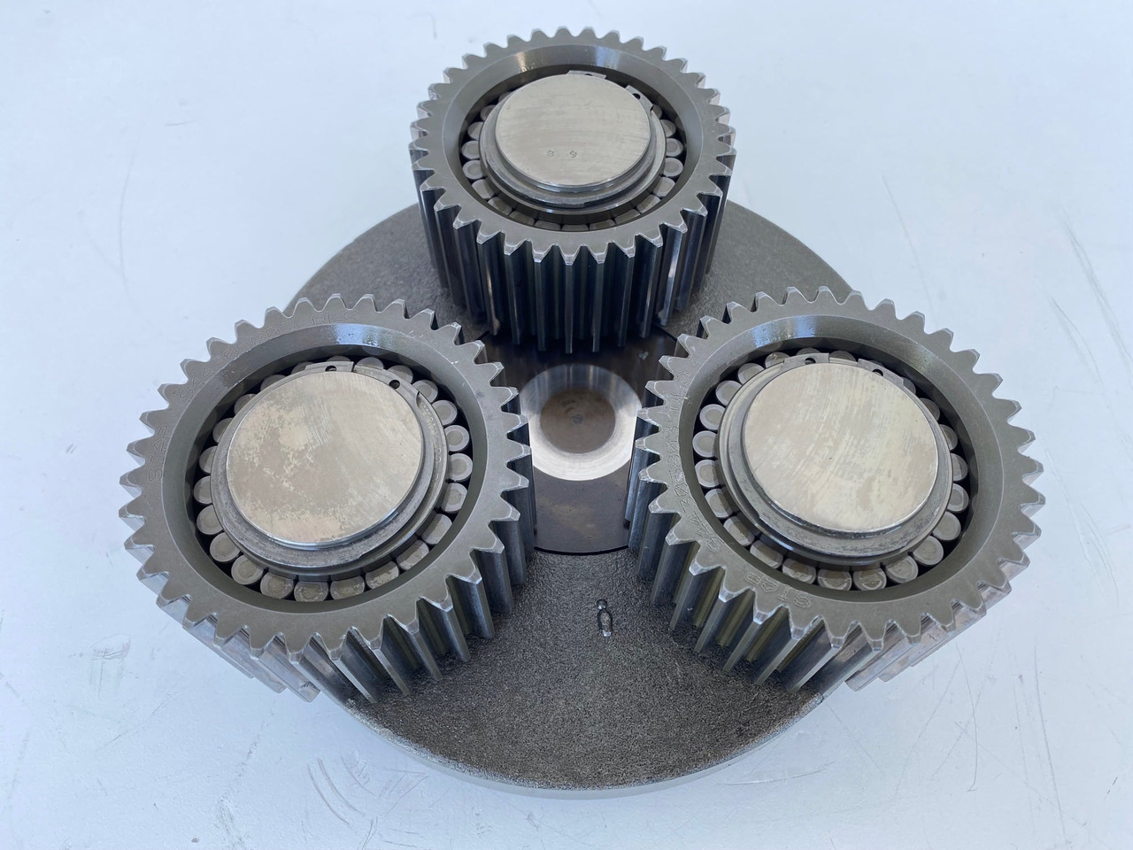 Liebherr Planetenträger ID-Nr.970559601 mit Planetenrad ID-Nr.944305703 - ID-Nr.90213986. A900,A904,A913 COMP,A914 COMP,A914,A916 COMP,A916,A918 COMP,A918,A920,A922 RAIL A924 RAIL,LH18,LH22,LH24,LH2 - Motor okretanja za Građevinski strojevi: slika Liebherr Planetenträger ID-Nr.970559601 mit Planetenrad ID-Nr.944305703 - ID-Nr.90213986. A900,A904,A913 COMP,A914 COMP,A914,A916 COMP,A916,A918 COMP,A918,A920,A922 RAIL A924 RAIL,LH18,LH22,LH24,LH2 - Motor okretanja za Građevinski strojevi Liebherr Planetenträger ID-Nr.970559601 mit Planetenrad ID-Nr.944305703 - ID-Nr.90213986. A900,A904,A913 COMP,A914 COMP,A914,A916 COMP,A916,A918 COMP,A918,A920,A922 RAIL A924 RAIL,LH18,LH22,LH24,LH2 - Motor okretanja za Građevinski strojevi: slika Liebherr Planetenträger ID-Nr.970559601 mit Planetenrad ID-Nr.944305703 - ID-Nr.90213986. A900,A904,A913 COMP,A914 COMP,A914,A916 COMP,A916,A918 COMP,A918,A920,A922 RAIL A924 RAIL,LH18,LH22,LH24,LH2 - Motor okretanja za Građevinski strojevi