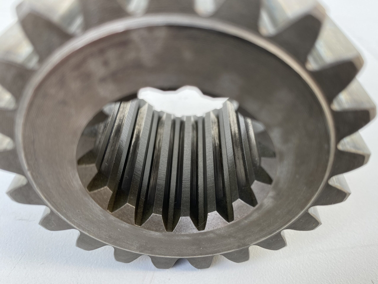 Motor okretanja za Građevinski strojevi Liebherr Sonnenrad ID-Nr.9443072. SAT300/213 - SAT300/225. A900 C-LI, A944 B-LI, E942,LOS942,LOS944,P942,P944,R942,R944, R944B. #WH#: slika Motor okretanja za Građevinski strojevi Liebherr Sonnenrad ID-Nr.9443072. SAT300/213 - SAT300/225. A900 C-LI, A944 B-LI, E942,LOS942,LOS944,P942,P944,R942,R944, R944B. #WH# Motor okretanja za Građevinski strojevi Liebherr Sonnenrad ID-Nr.9443072. SAT300/213 - SAT300/225. A900 C-LI, A944 B-LI, E942,LOS942,LOS944,P942,P944,R942,R944, R944B. #WH#: slika Motor okretanja za Građevinski strojevi Liebherr Sonnenrad ID-Nr.9443072. SAT300/213 - SAT300/225. A900 C-LI, A944 B-LI, E942,LOS942,LOS944,P942,P944,R942,R944, R944B. #WH#