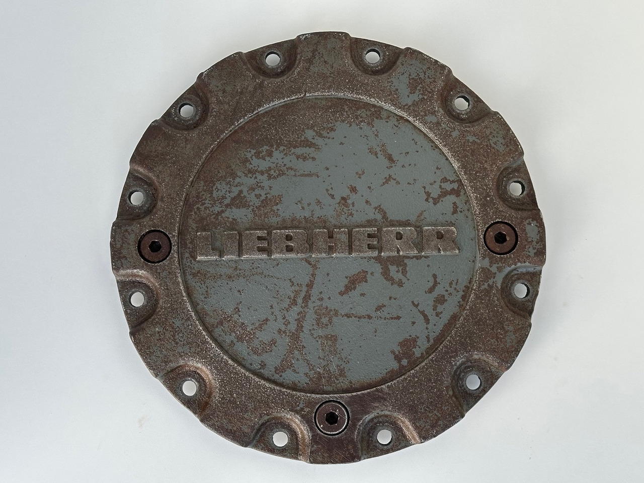Liebherr Verschlussdeckel ID-Nr.90214374. FAT400P130, FAT400P139. R926-1715, R928-1715, R930-1716, R934-1550, R936 K-LC, R936 K-NLC, R936 K-SLC, R938-1650. #90214374.25.01# - Reduktor pogona za Bager gusjeničar: slika Liebherr Verschlussdeckel ID-Nr.90214374. FAT400P130, FAT400P139. R926-1715, R928-1715, R930-1716, R934-1550, R936 K-LC, R936 K-NLC, R936 K-SLC, R938-1650. #90214374.25.01# - Reduktor pogona za Bager gusjeničar Liebherr Verschlussdeckel ID-Nr.90214374. FAT400P130, FAT400P139. R926-1715, R928-1715, R930-1716, R934-1550, R936 K-LC, R936 K-NLC, R936 K-SLC, R938-1650. #90214374.25.01# - Reduktor pogona za Bager gusjeničar: slika Liebherr Verschlussdeckel ID-Nr.90214374. FAT400P130, FAT400P139. R926-1715, R928-1715, R930-1716, R934-1550, R936 K-LC, R936 K-NLC, R936 K-SLC, R938-1650. #90214374.25.01# - Reduktor pogona za Bager gusjeničar