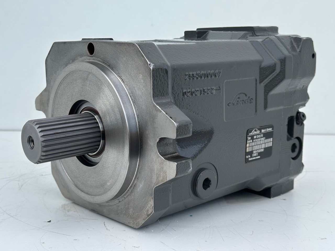 Linde Verstellmotor-Axialkolbenmotor Typ:HMV135-02 2710. #HMV135-02.2710# - Hidraulični motor: slika Linde Verstellmotor-Axialkolbenmotor Typ:HMV135-02 2710. #HMV135-02.2710# - Hidraulični motor Linde Verstellmotor-Axialkolbenmotor Typ:HMV135-02 2710. #HMV135-02.2710# - Hidraulični motor: slika Linde Verstellmotor-Axialkolbenmotor Typ:HMV135-02 2710. #HMV135-02.2710# - Hidraulični motor