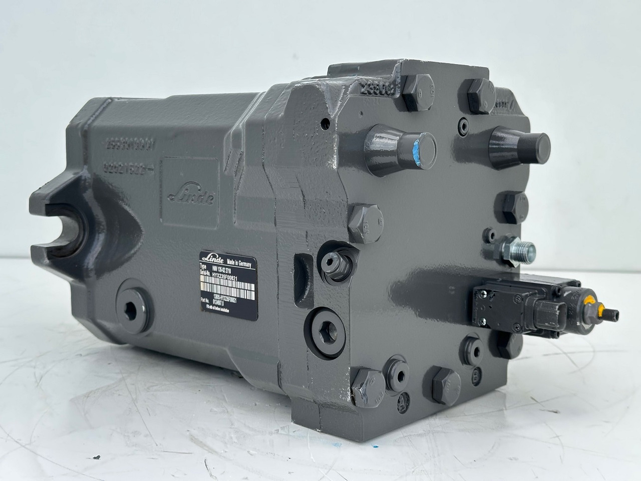 Linde Verstellmotor-Axialkolbenmotor Typ:HMV135-02 2710. #HMV135-02.2710# - Hidraulični motor: slika Linde Verstellmotor-Axialkolbenmotor Typ:HMV135-02 2710. #HMV135-02.2710# - Hidraulični motor Linde Verstellmotor-Axialkolbenmotor Typ:HMV135-02 2710. #HMV135-02.2710# - Hidraulični motor: slika Linde Verstellmotor-Axialkolbenmotor Typ:HMV135-02 2710. #HMV135-02.2710# - Hidraulični motor