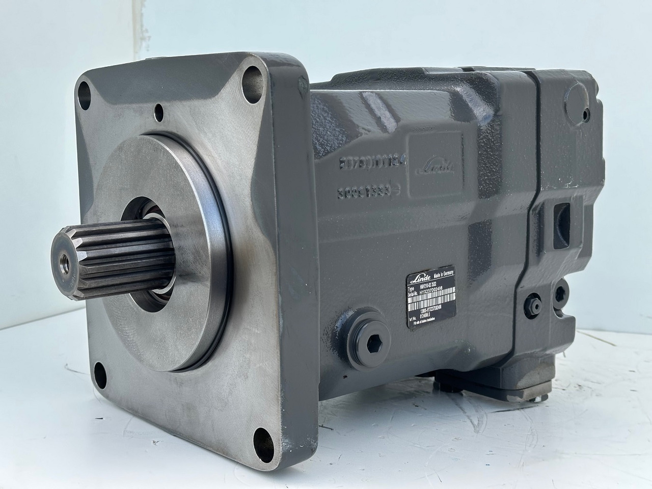 Linde Verstellmotor-Axialkolbenmotor Typ:HMV210-02 2532. #HMV210-02.2532# - Hidraulični motor: slika Linde Verstellmotor-Axialkolbenmotor Typ:HMV210-02 2532. #HMV210-02.2532# - Hidraulični motor Linde Verstellmotor-Axialkolbenmotor Typ:HMV210-02 2532. #HMV210-02.2532# - Hidraulični motor: slika Linde Verstellmotor-Axialkolbenmotor Typ:HMV210-02 2532. #HMV210-02.2532# - Hidraulični motor