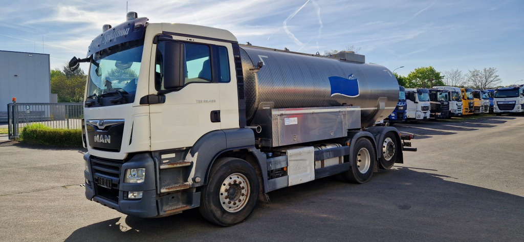MAN TGS 26.420 6x2 (Nr. 6045) - Kamion cisterna: slika MAN TGS 26.420 6x2 (Nr. 6045) - Kamion cisterna MAN TGS 26.420 6x2 (Nr. 6045) - Kamion cisterna: slika MAN TGS 26.420 6x2 (Nr. 6045) - Kamion cisterna