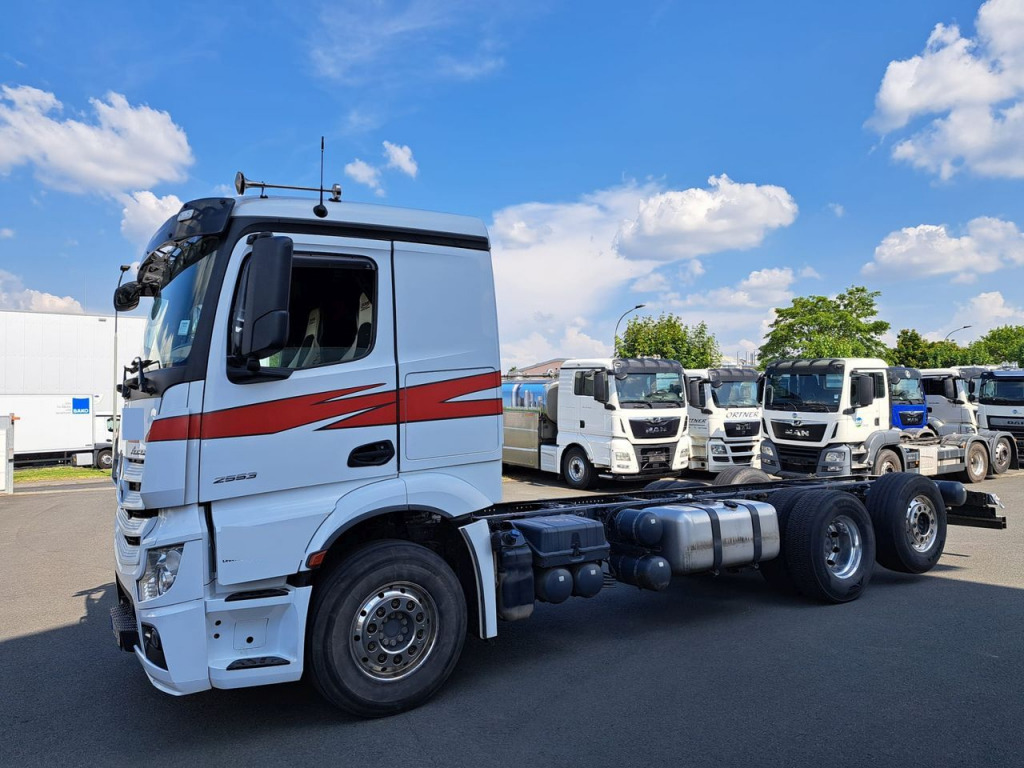 Mercedes Benz 2553 Actros 6x2 (Nr. 5804) - Kamion-šasija: slika Mercedes Benz 2553 Actros 6x2 (Nr. 5804) - Kamion-šasija Mercedes Benz 2553 Actros 6x2 (Nr. 5804) - Kamion-šasija: slika Mercedes Benz 2553 Actros 6x2 (Nr. 5804) - Kamion-šasija