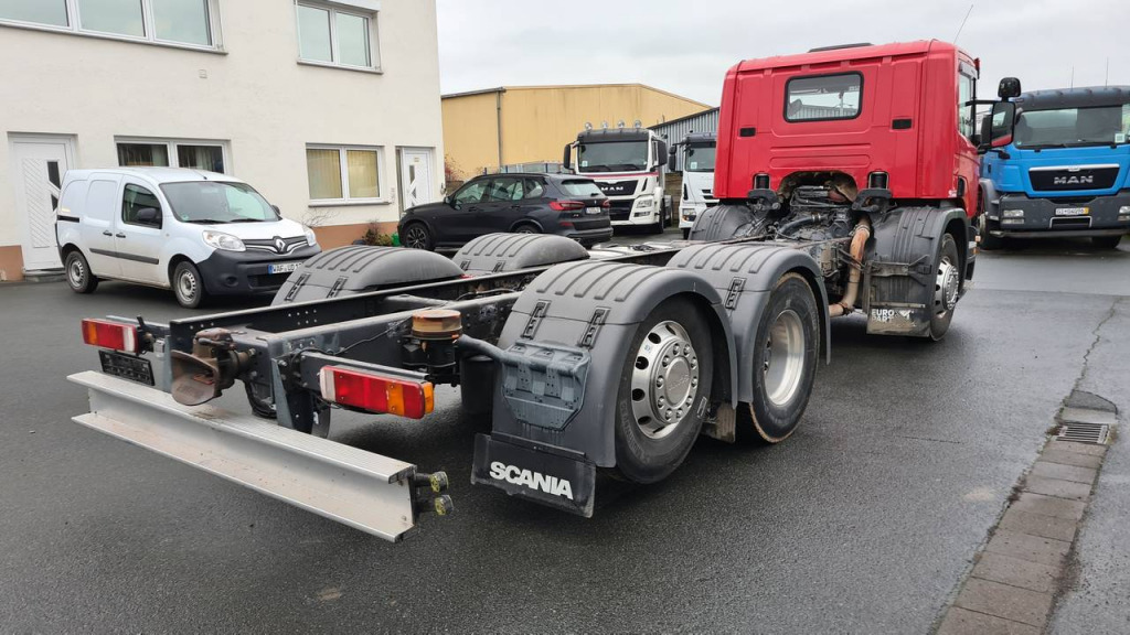 Kamion-šasija Scania P 400 6x2  RECHTSLENKER(Nr. 5018): slika Kamion-šasija Scania P 400 6x2  RECHTSLENKER(Nr. 5018)