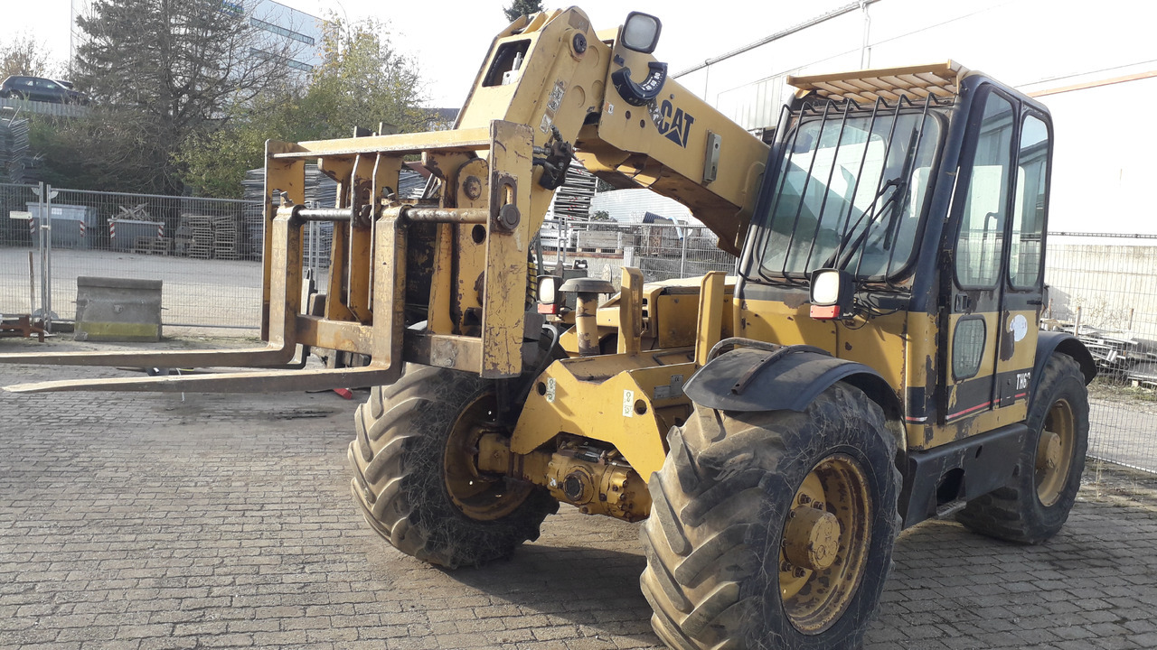CATERPILLAR TH62 - Utovarivač na kotačima: slika CATERPILLAR TH62 - Utovarivač na kotačima CATERPILLAR TH62 - Utovarivač na kotačima: slika CATERPILLAR TH62 - Utovarivač na kotačima
