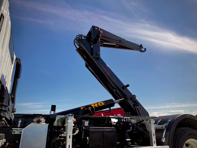 Isuzu M27 - Kamion s kukastom dizalicom: slika Isuzu M27 - Kamion s kukastom dizalicom Isuzu M27 - Kamion s kukastom dizalicom: slika Isuzu M27 - Kamion s kukastom dizalicom