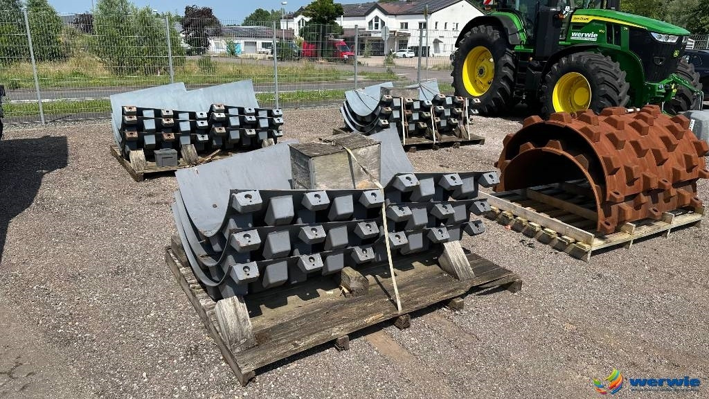 Hamm HAMM + VOLVO Stampffußschalen - Rezervni dijelovi za Valjak: slika Hamm HAMM + VOLVO Stampffußschalen - Rezervni dijelovi za Valjak Hamm HAMM + VOLVO Stampffußschalen - Rezervni dijelovi za Valjak: slika Hamm HAMM + VOLVO Stampffußschalen - Rezervni dijelovi za Valjak
