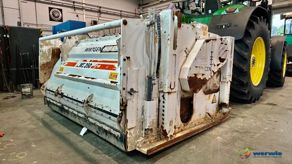 Wirtgen WS 250 - Stroj za asfaltiranje: slika Wirtgen WS 250 - Stroj za asfaltiranje Wirtgen WS 250 - Stroj za asfaltiranje: slika Wirtgen WS 250 - Stroj za asfaltiranje