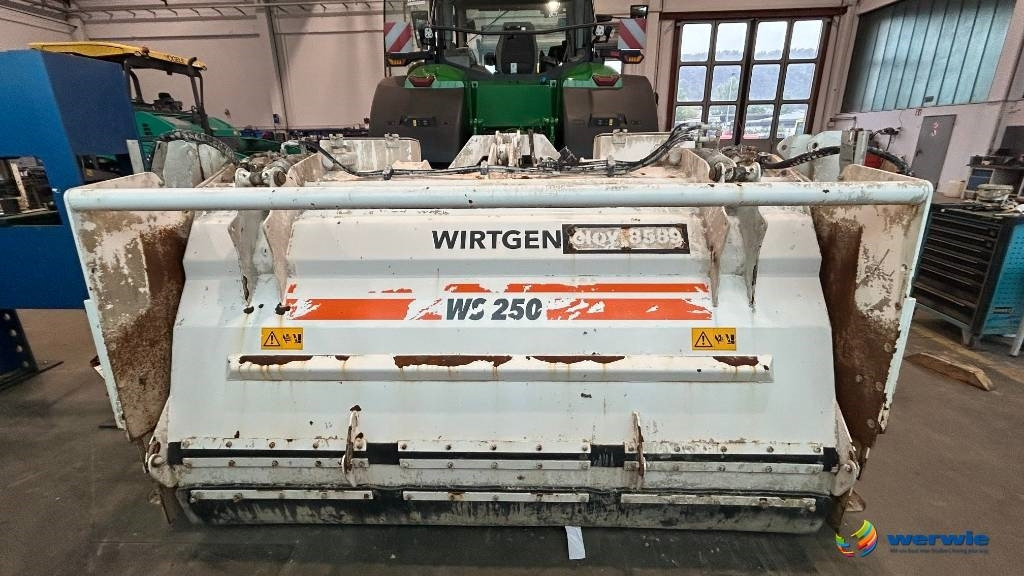 Wirtgen WS 250 - Stroj za asfaltiranje: slika Wirtgen WS 250 - Stroj za asfaltiranje Wirtgen WS 250 - Stroj za asfaltiranje: slika Wirtgen WS 250 - Stroj za asfaltiranje