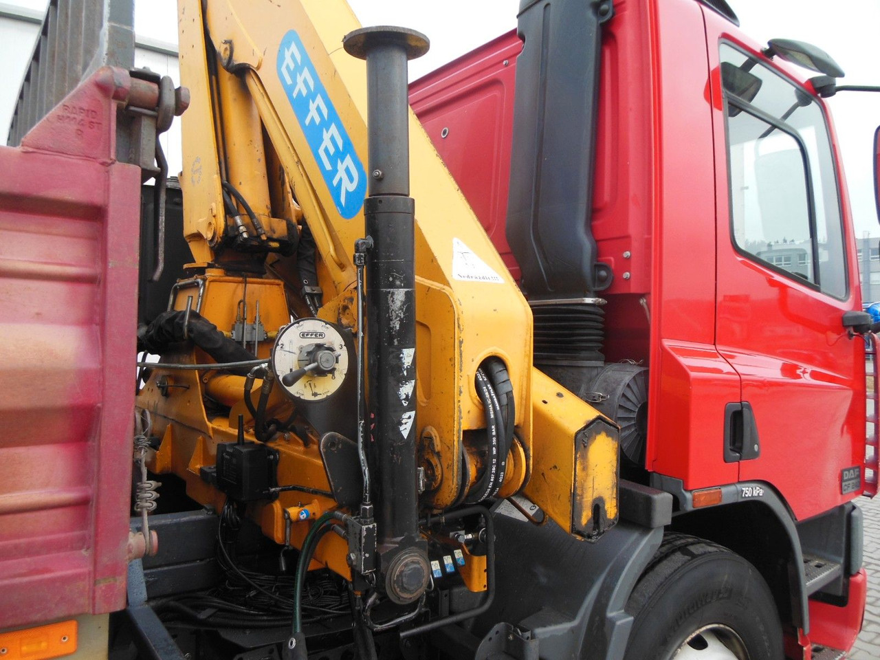 Novi Kiper, Kamion s kranom DAF CF 65.240,KRAN EFFER 110/2S,MANUELL,BLATT,1 HAND: slika Novi Kiper, Kamion s kranom DAF CF 65.240,KRAN EFFER 110/2S,MANUELL,BLATT,1 HAND