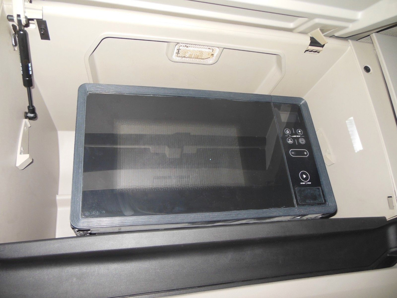 Tegljač Scania R 410, STANDART, RETARDER, STANDKLIMA, TOP!!!: slika Tegljač Scania R 410, STANDART, RETARDER, STANDKLIMA, TOP!!!