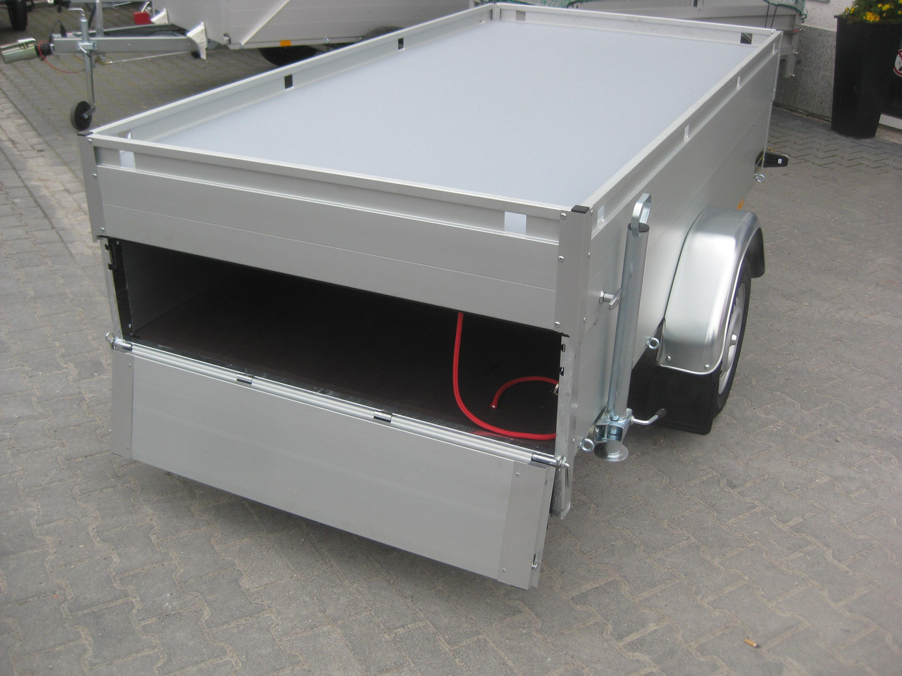 ALUBOXX Deckelanhänger GT 750 HT 251x126x48cm (S) 750kg - Auto prikolica: slika ALUBOXX Deckelanhänger GT 750 HT 251x126x48cm (S) 750kg - Auto prikolica ALUBOXX Deckelanhänger GT 750 HT 251x126x48cm (S) 750kg - Auto prikolica: slika ALUBOXX Deckelanhänger GT 750 HT 251x126x48cm (S) 750kg - Auto prikolica