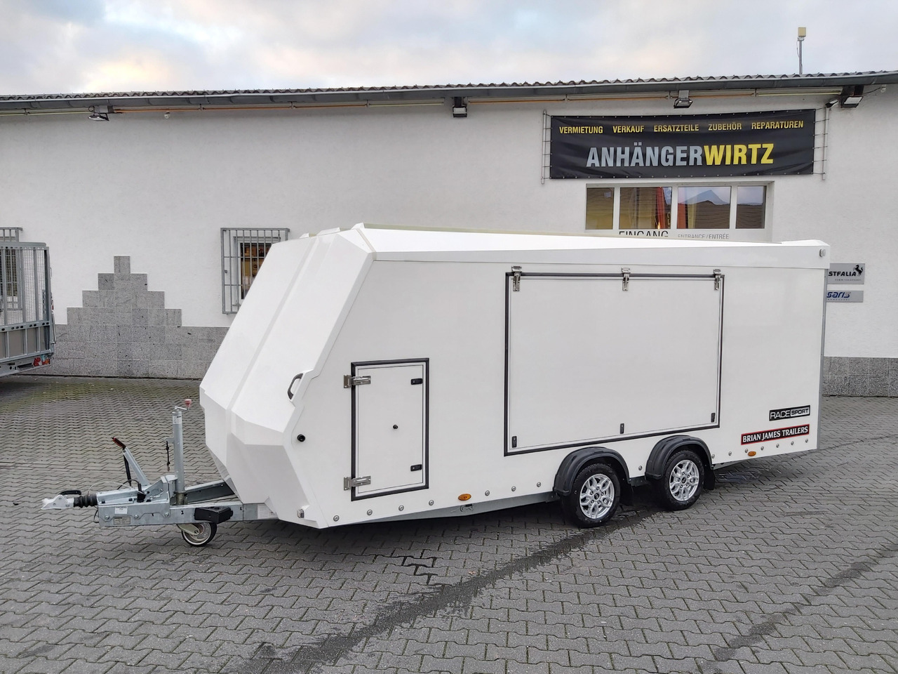 BJT Race Sport Transporter 500x200x175cm Alufelgen 4x12" 2600kg Sonderpreis reduziert - Prikolica sa zatvorenim sandukom: slika BJT Race Sport Transporter 500x200x175cm Alufelgen 4x12" 2600kg Sonderpreis reduziert - Prikolica sa zatvorenim sandukom BJT Race Sport Transporter 500x200x175cm Alufelgen 4x12" 2600kg Sonderpreis reduziert - Prikolica sa zatvorenim sandukom: slika BJT Race Sport Transporter 500x200x175cm Alufelgen 4x12" 2600kg Sonderpreis reduziert - Prikolica sa zatvorenim sandukom