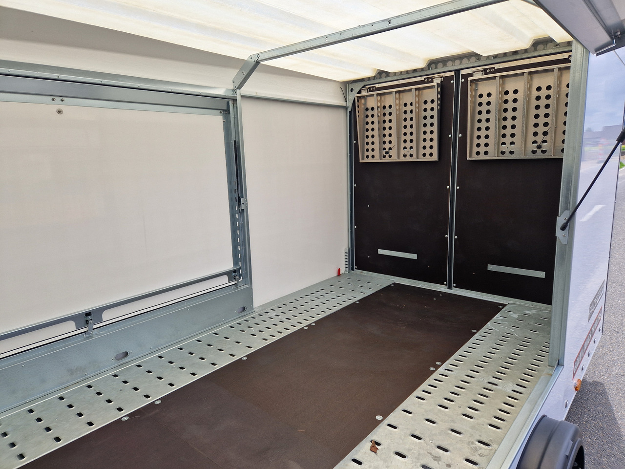 BJT Race Sport Transporter 500x200x175cm Alufelgen 4x12" 2600kg Sonderpreis reduziert - Prikolica sa zatvorenim sandukom: slika BJT Race Sport Transporter 500x200x175cm Alufelgen 4x12" 2600kg Sonderpreis reduziert - Prikolica sa zatvorenim sandukom BJT Race Sport Transporter 500x200x175cm Alufelgen 4x12" 2600kg Sonderpreis reduziert - Prikolica sa zatvorenim sandukom: slika BJT Race Sport Transporter 500x200x175cm Alufelgen 4x12" 2600kg Sonderpreis reduziert - Prikolica sa zatvorenim sandukom