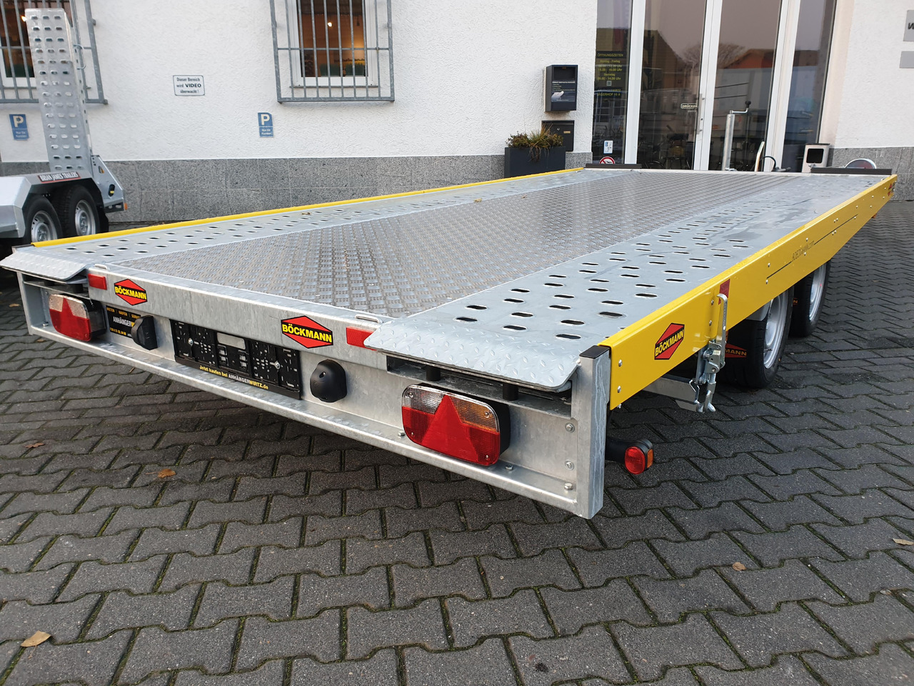 Böckmann AH 4320/35 430x208cm easyload ankipbar Aluboden 3500kg - Prikolica za prijevoz automobila: slika Böckmann AH 4320/35 430x208cm easyload ankipbar Aluboden 3500kg - Prikolica za prijevoz automobila Böckmann AH 4320/35 430x208cm easyload ankipbar Aluboden 3500kg - Prikolica za prijevoz automobila: slika Böckmann AH 4320/35 430x208cm easyload ankipbar Aluboden 3500kg - Prikolica za prijevoz automobila