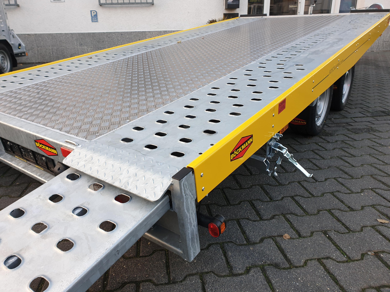 Böckmann AH 4320/35 430x208cm easyload ankipbar Aluboden 3500kg - Prikolica za prijevoz automobila: slika Böckmann AH 4320/35 430x208cm easyload ankipbar Aluboden 3500kg - Prikolica za prijevoz automobila Böckmann AH 4320/35 430x208cm easyload ankipbar Aluboden 3500kg - Prikolica za prijevoz automobila: slika Böckmann AH 4320/35 430x208cm easyload ankipbar Aluboden 3500kg - Prikolica za prijevoz automobila