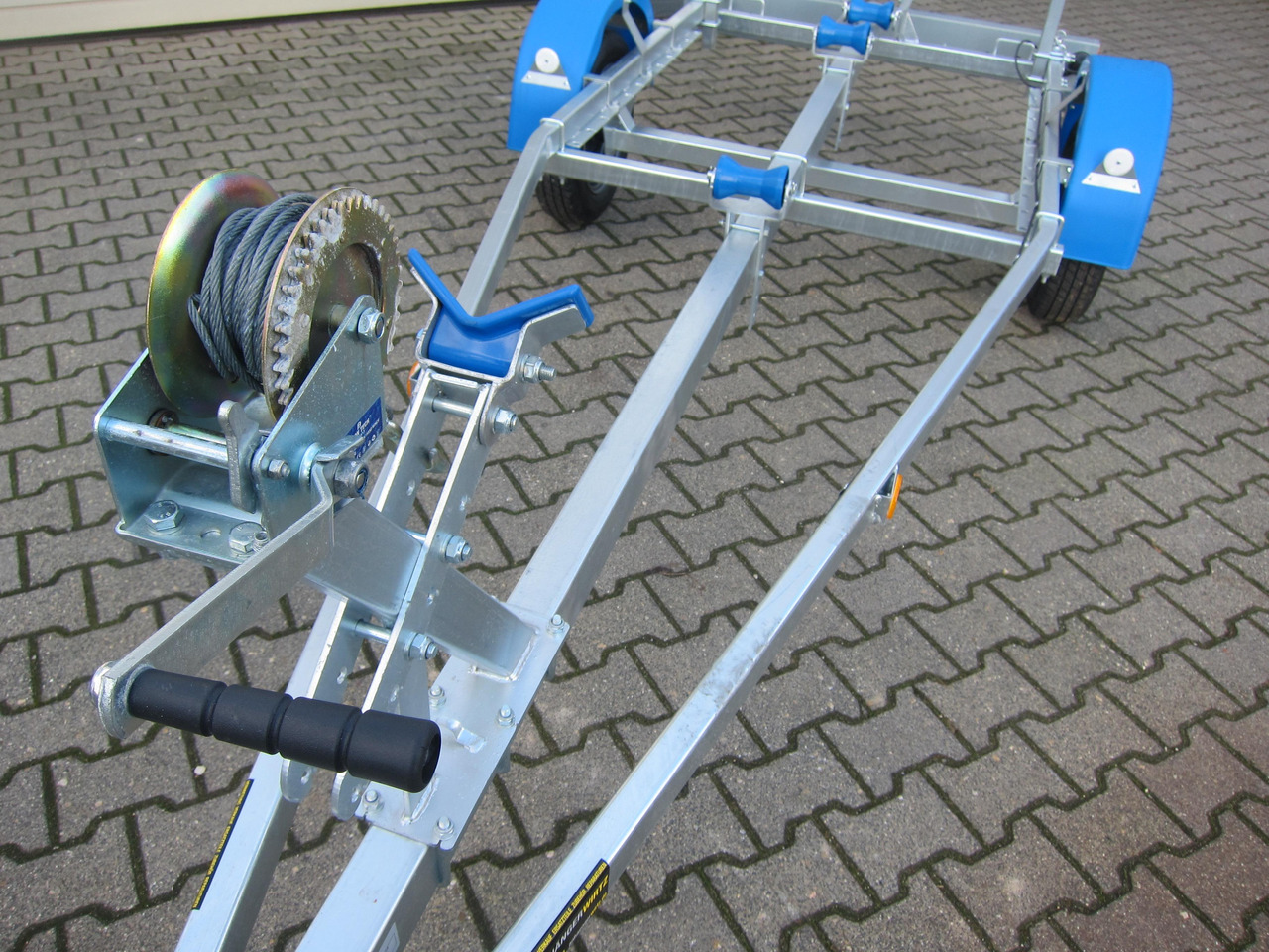 Bootsanhänger Boattrailer Neptun NAVY N7-17 Trailer 750kg mit Winde Winter Online Aktion - Prikolica za plovila: slika Bootsanhänger Boattrailer Neptun NAVY N7-17 Trailer 750kg mit Winde Winter Online Aktion - Prikolica za plovila Bootsanhänger Boattrailer Neptun NAVY N7-17 Trailer 750kg mit Winde Winter Online Aktion - Prikolica za plovila: slika Bootsanhänger Boattrailer Neptun NAVY N7-17 Trailer 750kg mit Winde Winter Online Aktion - Prikolica za plovila