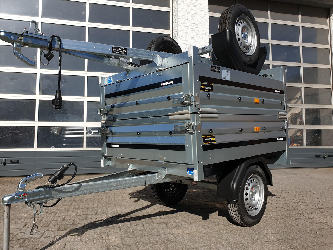 Brenderup 3150 SUB 750 144x116x33cm (XXS) 750kg Online Aktion - Auto prikolica: slika Brenderup 3150 SUB 750 144x116x33cm (XXS) 750kg Online Aktion - Auto prikolica Brenderup 3150 SUB 750 144x116x33cm (XXS) 750kg Online Aktion - Auto prikolica: slika Brenderup 3150 SUB 750 144x116x33cm (XXS) 750kg Online Aktion - Auto prikolica