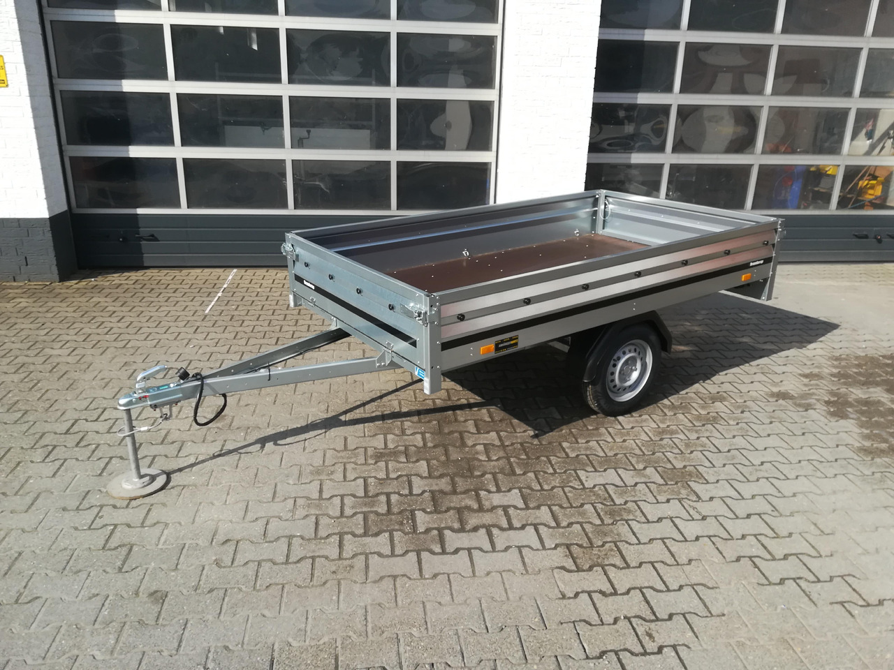 Brenderup 3251 SUB 750 250x142x35cm (S) 750kg - Auto prikolica: slika Brenderup 3251 SUB 750 250x142x35cm (S) 750kg - Auto prikolica Brenderup 3251 SUB 750 250x142x35cm (S) 750kg - Auto prikolica: slika Brenderup 3251 SUB 750 250x142x35cm (S) 750kg - Auto prikolica