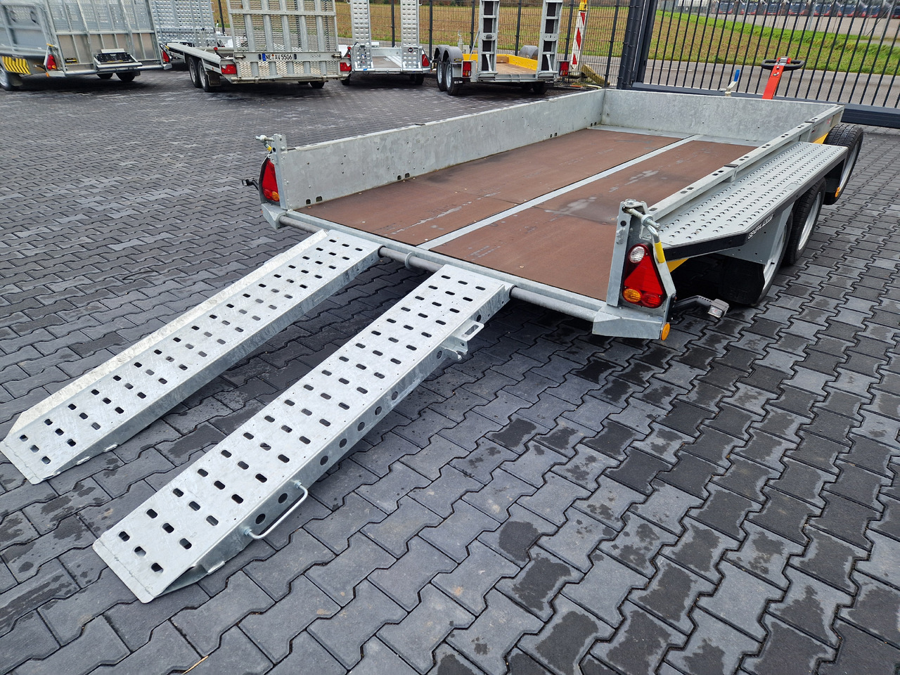 Brian James General Plant 360x185x25cm Auffahrrampen Reserverad (L) 3500kg - Prikolica za radne strojeve: slika Brian James General Plant 360x185x25cm Auffahrrampen Reserverad (L) 3500kg - Prikolica za radne strojeve Brian James General Plant 360x185x25cm Auffahrrampen Reserverad (L) 3500kg - Prikolica za radne strojeve: slika Brian James General Plant 360x185x25cm Auffahrrampen Reserverad (L) 3500kg - Prikolica za radne strojeve