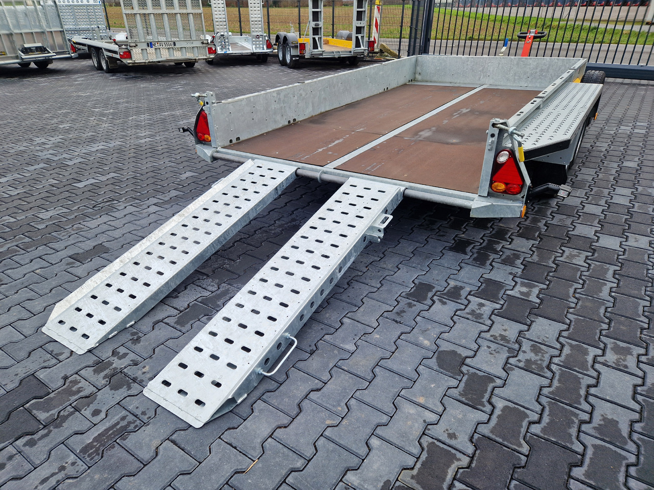 Brian James General Plant 360x185x25cm Auffahrrampen Reserverad (L) 3500kg - Prikolica za radne strojeve: slika Brian James General Plant 360x185x25cm Auffahrrampen Reserverad (L) 3500kg - Prikolica za radne strojeve Brian James General Plant 360x185x25cm Auffahrrampen Reserverad (L) 3500kg - Prikolica za radne strojeve: slika Brian James General Plant 360x185x25cm Auffahrrampen Reserverad (L) 3500kg - Prikolica za radne strojeve