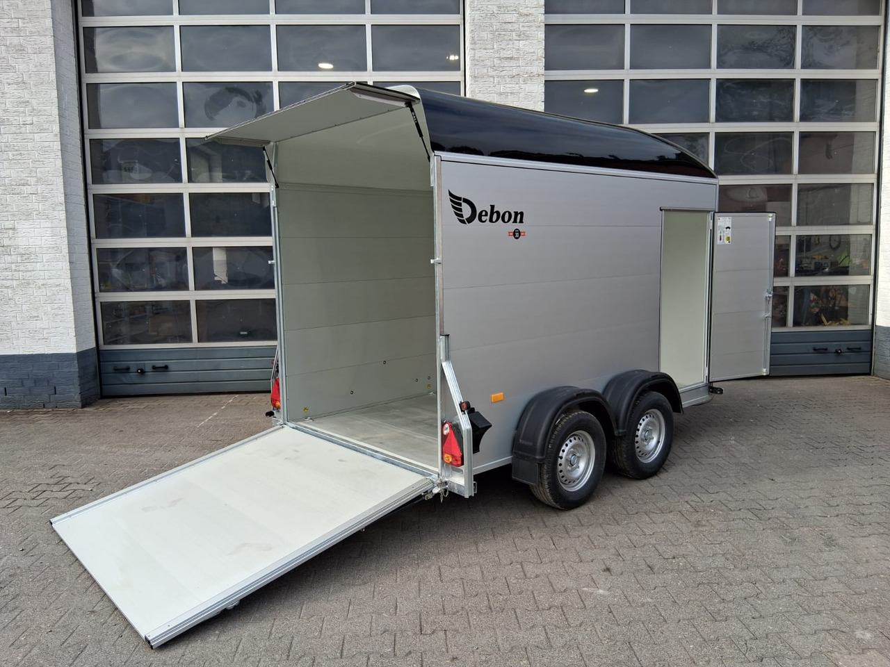 Cargo Roadster 500 312x167x199cm Alu Poly black Seitentür 100km/H Pullman 2000kg Sommer Aktion 2025 - Prikolica sa zatvorenim sandukom: slika Cargo Roadster 500 312x167x199cm Alu Poly black Seitentür 100km/H Pullman 2000kg Sommer Aktion 2025 - Prikolica sa zatvorenim sandukom Cargo Roadster 500 312x167x199cm Alu Poly black Seitentür 100km/H Pullman 2000kg Sommer Aktion 2025 - Prikolica sa zatvorenim sandukom: slika Cargo Roadster 500 312x167x199cm Alu Poly black Seitentür 100km/H Pullman 2000kg Sommer Aktion 2025 - Prikolica sa zatvorenim sandukom