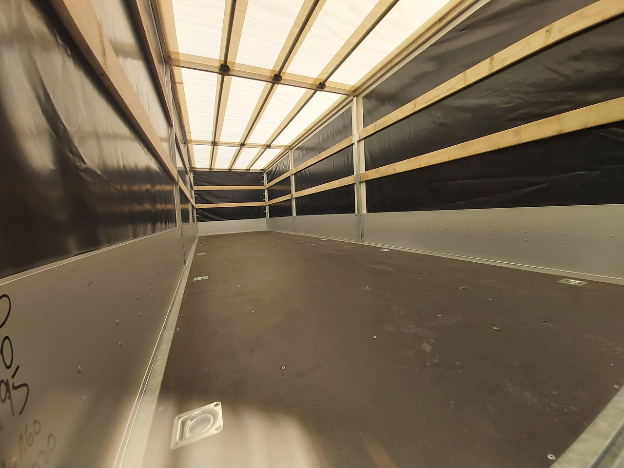 Prikolica s ceradom Cartrailer Mototent 800x210x195cm Hochplane schwarz Tridem 13" LFH 72cm 100km/H 3500kg: slika Prikolica s ceradom Cartrailer Mototent 800x210x195cm Hochplane schwarz Tridem 13" LFH 72cm 100km/H 3500kg