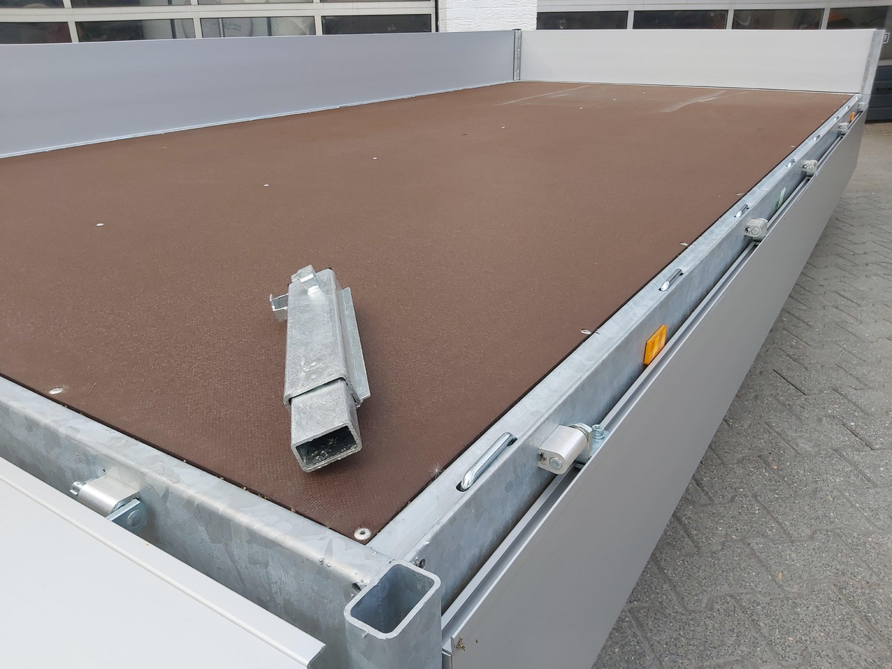 Prikolica za radne strojeve Multi Transporter 406x200x30cm Rampen Winde 13" niedrig Fahrwerk (XL) 3500kg Online Aktion: slika Prikolica za radne strojeve Multi Transporter 406x200x30cm Rampen Winde 13" niedrig Fahrwerk (XL) 3500kg Online Aktion