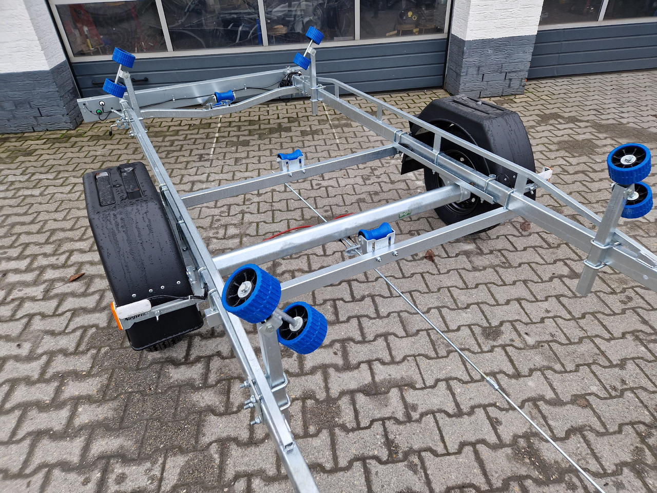 Neptun Bootstrailer Navy GN 231 1300 mit Winde 1300kg Modell 2024 - Prikolica za plovila: slika Neptun Bootstrailer Navy GN 231 1300 mit Winde 1300kg Modell 2024 - Prikolica za plovila Neptun Bootstrailer Navy GN 231 1300 mit Winde 1300kg Modell 2024 - Prikolica za plovila: slika Neptun Bootstrailer Navy GN 231 1300 mit Winde 1300kg Modell 2024 - Prikolica za plovila
