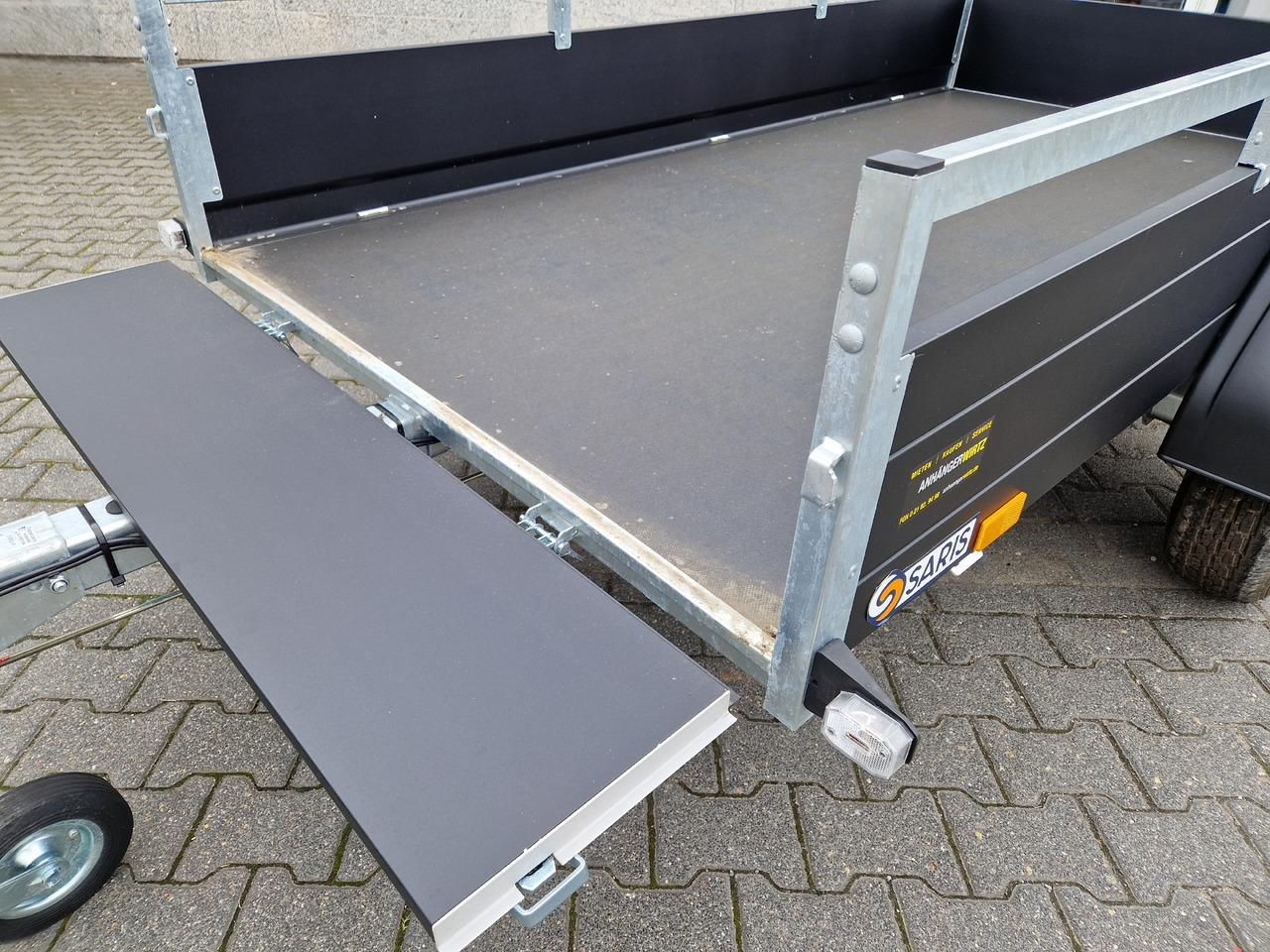 Saris Anhänger DV135 McAlu Pro MP 255x133x44cm black klappbare Vorderwand 1350kg - Auto prikolica: slika Saris Anhänger DV135 McAlu Pro MP 255x133x44cm black klappbare Vorderwand 1350kg - Auto prikolica Saris Anhänger DV135 McAlu Pro MP 255x133x44cm black klappbare Vorderwand 1350kg - Auto prikolica: slika Saris Anhänger DV135 McAlu Pro MP 255x133x44cm black klappbare Vorderwand 1350kg - Auto prikolica