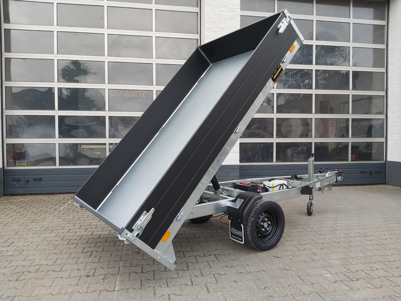 Saris Kipper K1 256 150 1500 1 E 256x150x30cm black Edition Elektro & Notpumpe 13" (S) 1500kg - Kiper prikolica: slika Saris Kipper K1 256 150 1500 1 E 256x150x30cm black Edition Elektro & Notpumpe 13" (S) 1500kg - Kiper prikolica Saris Kipper K1 256 150 1500 1 E 256x150x30cm black Edition Elektro & Notpumpe 13" (S) 1500kg - Kiper prikolica: slika Saris Kipper K1 256 150 1500 1 E 256x150x30cm black Edition Elektro & Notpumpe 13" (S) 1500kg - Kiper prikolica