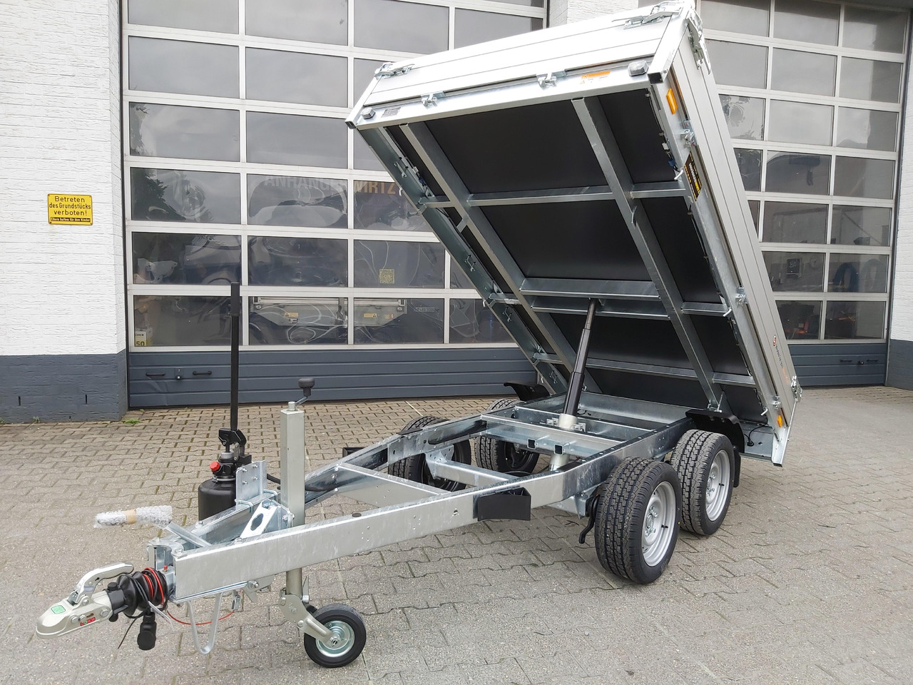 Saris Kipper K1 276 150 2000 2 276x150x30cm silver Handpumpe 13" (S) 2000kg - Kiper prikolica: slika Saris Kipper K1 276 150 2000 2 276x150x30cm silver Handpumpe 13" (S) 2000kg - Kiper prikolica Saris Kipper K1 276 150 2000 2 276x150x30cm silver Handpumpe 13" (S) 2000kg - Kiper prikolica: slika Saris Kipper K1 276 150 2000 2 276x150x30cm silver Handpumpe 13" (S) 2000kg - Kiper prikolica