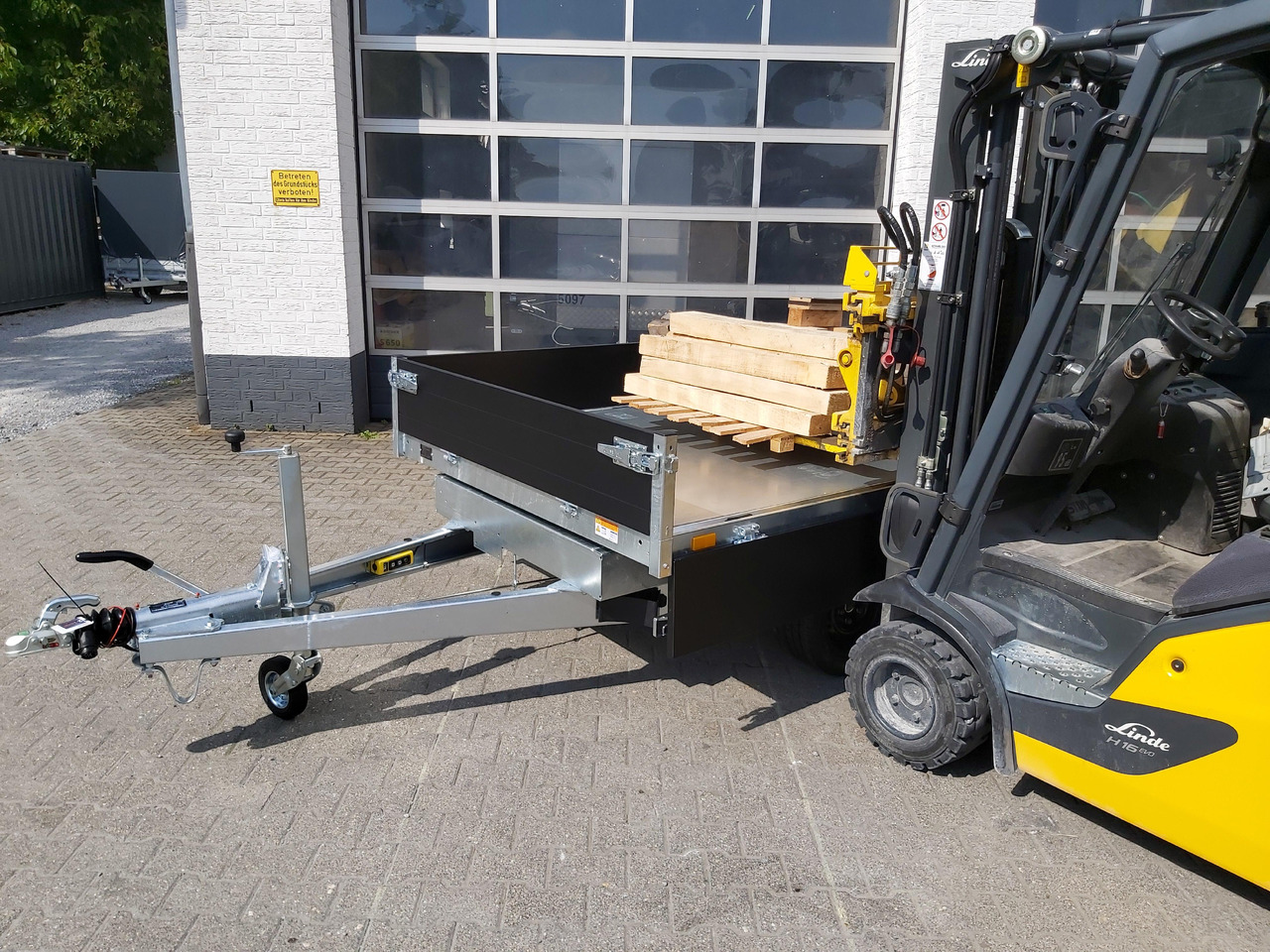 Saris Kipper K1 276 170 2700 2 E 276x170x30cm Elektro black Edition 13" 2700kg Januar Aktion - Kiper prikolica: slika Saris Kipper K1 276 170 2700 2 E 276x170x30cm Elektro black Edition 13" 2700kg Januar Aktion - Kiper prikolica Saris Kipper K1 276 170 2700 2 E 276x170x30cm Elektro black Edition 13" 2700kg Januar Aktion - Kiper prikolica: slika Saris Kipper K1 276 170 2700 2 E 276x170x30cm Elektro black Edition 13" 2700kg Januar Aktion - Kiper prikolica