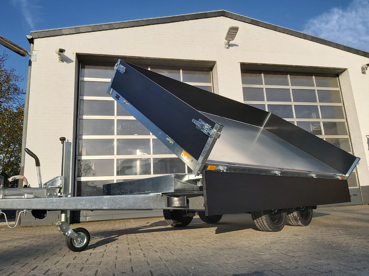 Saris Kipper K3 356 184 3500 2 E 356x184x35cm black edition Elektro Rampen Stützen (L) 3500kg - Kiper prikolica: slika Saris Kipper K3 356 184 3500 2 E 356x184x35cm black edition Elektro Rampen Stützen (L) 3500kg - Kiper prikolica Saris Kipper K3 356 184 3500 2 E 356x184x35cm black edition Elektro Rampen Stützen (L) 3500kg - Kiper prikolica: slika Saris Kipper K3 356 184 3500 2 E 356x184x35cm black edition Elektro Rampen Stützen (L) 3500kg - Kiper prikolica