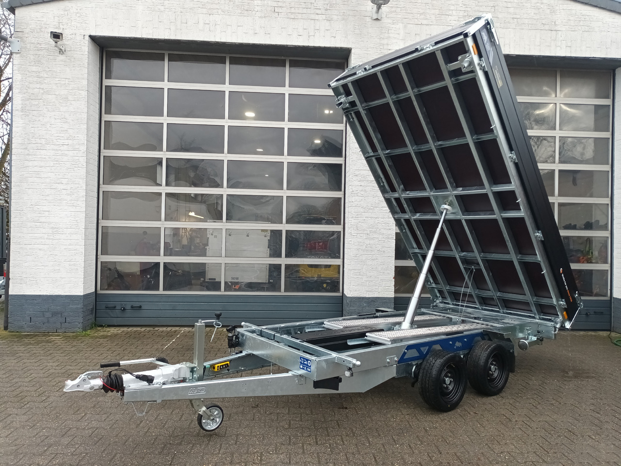 Saris Kipper K3 356 184 3500 2 HD E 356x184x35cm black heavy duty Rampen Stützen NHP LED (L) 3500kg - Kiper prikolica: slika Saris Kipper K3 356 184 3500 2 HD E 356x184x35cm black heavy duty Rampen Stützen NHP LED (L) 3500kg - Kiper prikolica Saris Kipper K3 356 184 3500 2 HD E 356x184x35cm black heavy duty Rampen Stützen NHP LED (L) 3500kg - Kiper prikolica: slika Saris Kipper K3 356 184 3500 2 HD E 356x184x35cm black heavy duty Rampen Stützen NHP LED (L) 3500kg - Kiper prikolica