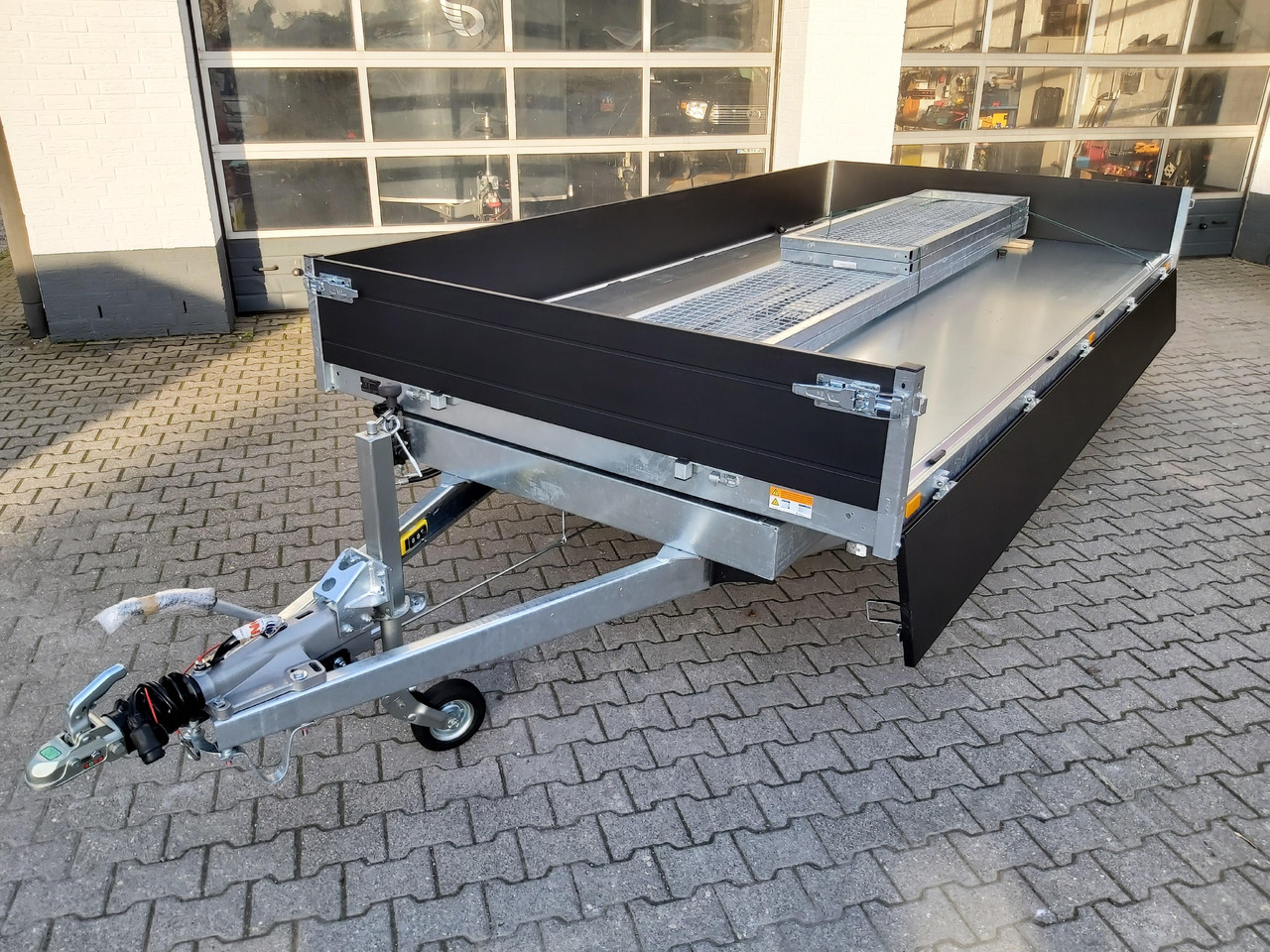 Saris Kipper K3 406 204 3500 2 E 406x204x35cm black Schacht LED Licht (XL) 3500kg - Kiper prikolica: slika Saris Kipper K3 406 204 3500 2 E 406x204x35cm black Schacht LED Licht (XL) 3500kg - Kiper prikolica Saris Kipper K3 406 204 3500 2 E 406x204x35cm black Schacht LED Licht (XL) 3500kg - Kiper prikolica: slika Saris Kipper K3 406 204 3500 2 E 406x204x35cm black Schacht LED Licht (XL) 3500kg - Kiper prikolica