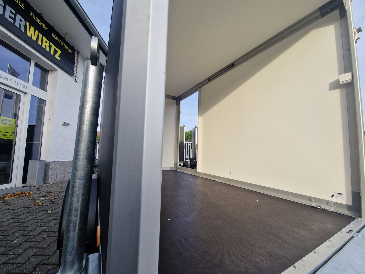 Variant C1315 C2 Edition black 258x148x157cm Aluf. Heckrampe Seitentür 1350kg 100 km/H black deal - Prikolica za motocikl: slika Variant C1315 C2 Edition black 258x148x157cm Aluf. Heckrampe Seitentür 1350kg 100 km/H black deal - Prikolica za motocikl Variant C1315 C2 Edition black 258x148x157cm Aluf. Heckrampe Seitentür 1350kg 100 km/H black deal - Prikolica za motocikl: slika Variant C1315 C2 Edition black 258x148x157cm Aluf. Heckrampe Seitentür 1350kg 100 km/H black deal - Prikolica za motocikl