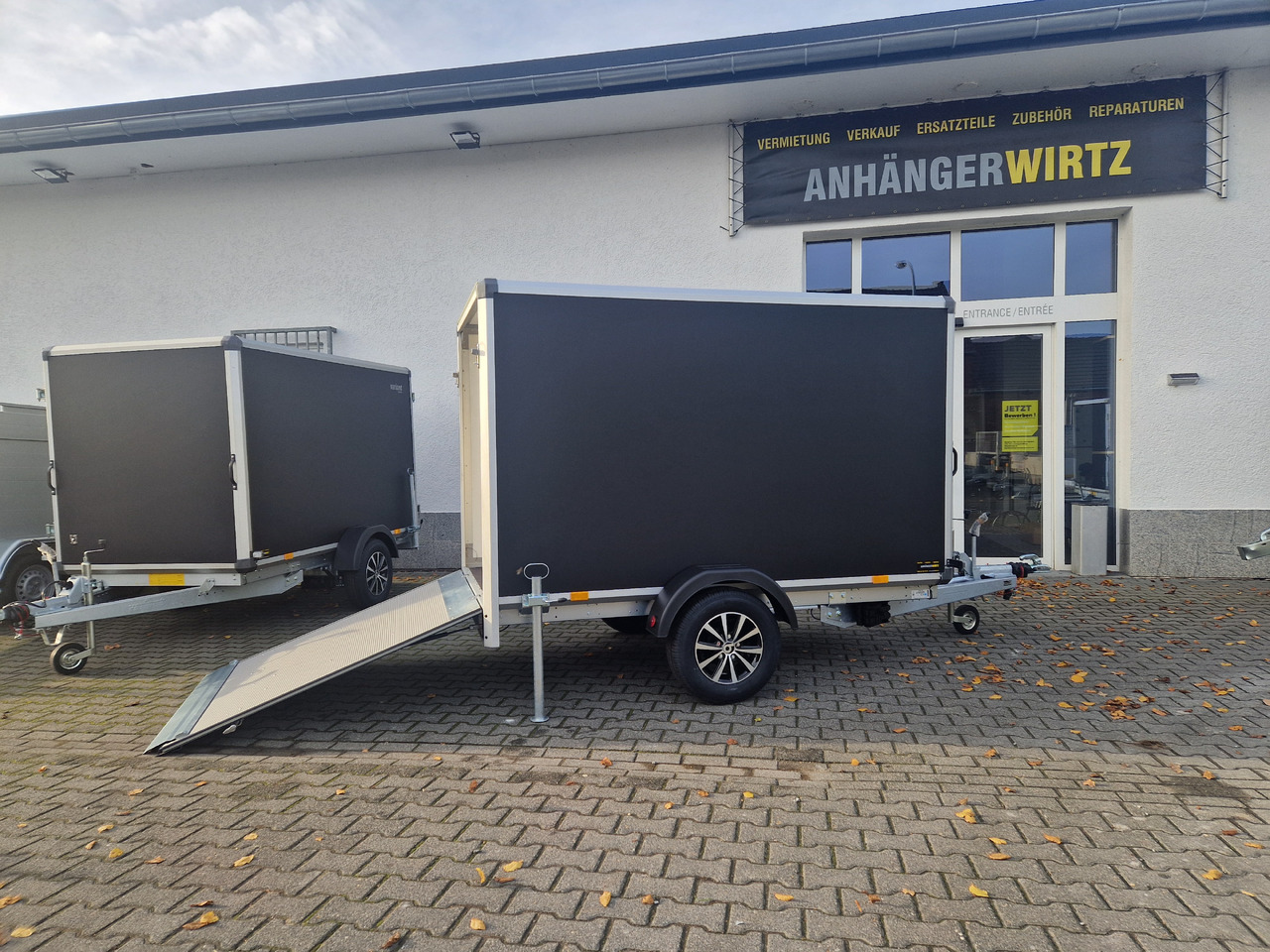Variant C1315 C2 Edition black 258x148x157cm Alufelgen Heckrampe 1350kg 100km/H black deal - Prikolica za motocikl: slika Variant C1315 C2 Edition black 258x148x157cm Alufelgen Heckrampe 1350kg 100km/H black deal - Prikolica za motocikl Variant C1315 C2 Edition black 258x148x157cm Alufelgen Heckrampe 1350kg 100km/H black deal - Prikolica za motocikl: slika Variant C1315 C2 Edition black 258x148x157cm Alufelgen Heckrampe 1350kg 100km/H black deal - Prikolica za motocikl